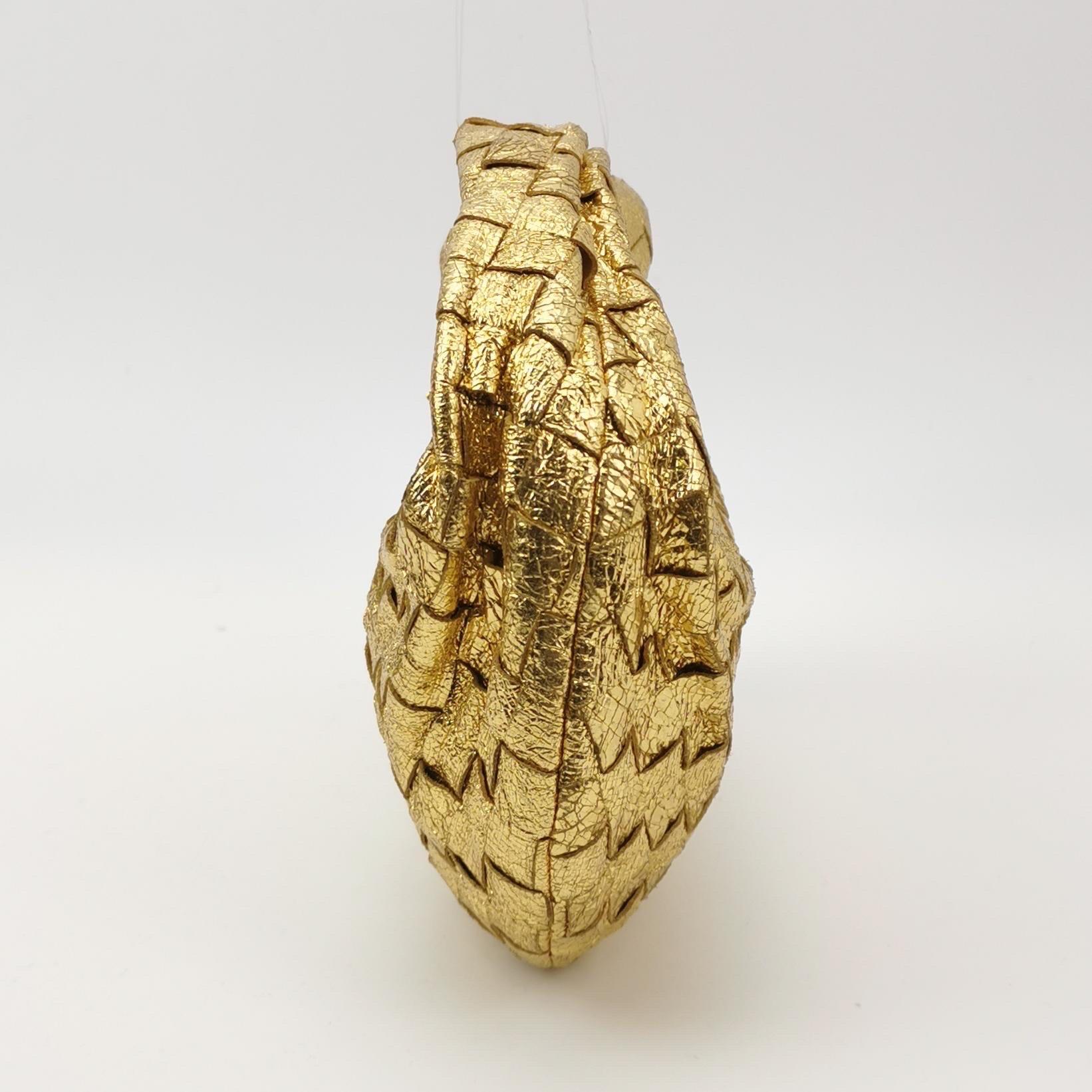 Bottega Veneta Jodie Mini en cuir doré rare en vente 7