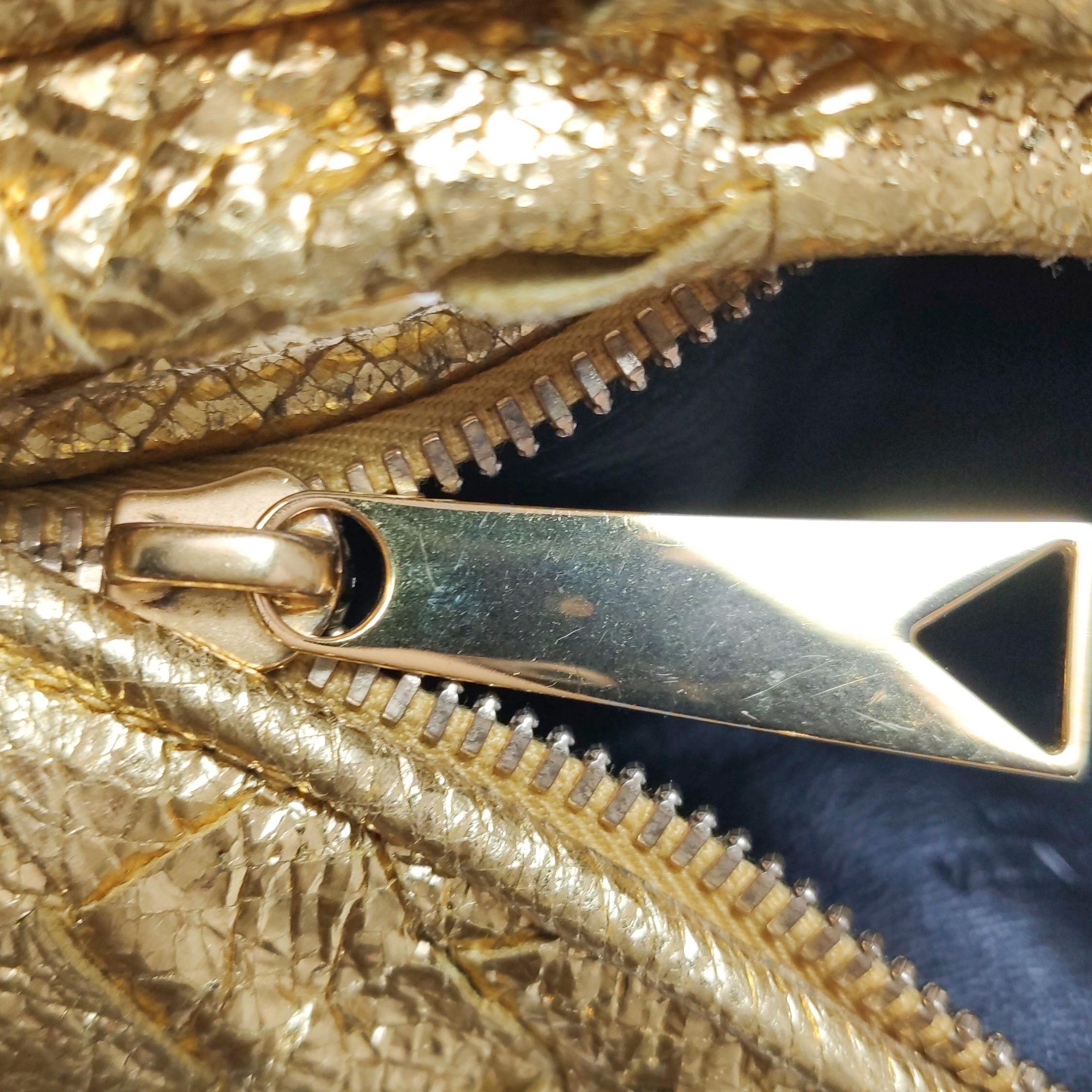 Bottega Veneta Jodie Mini en cuir doré rare en vente 3