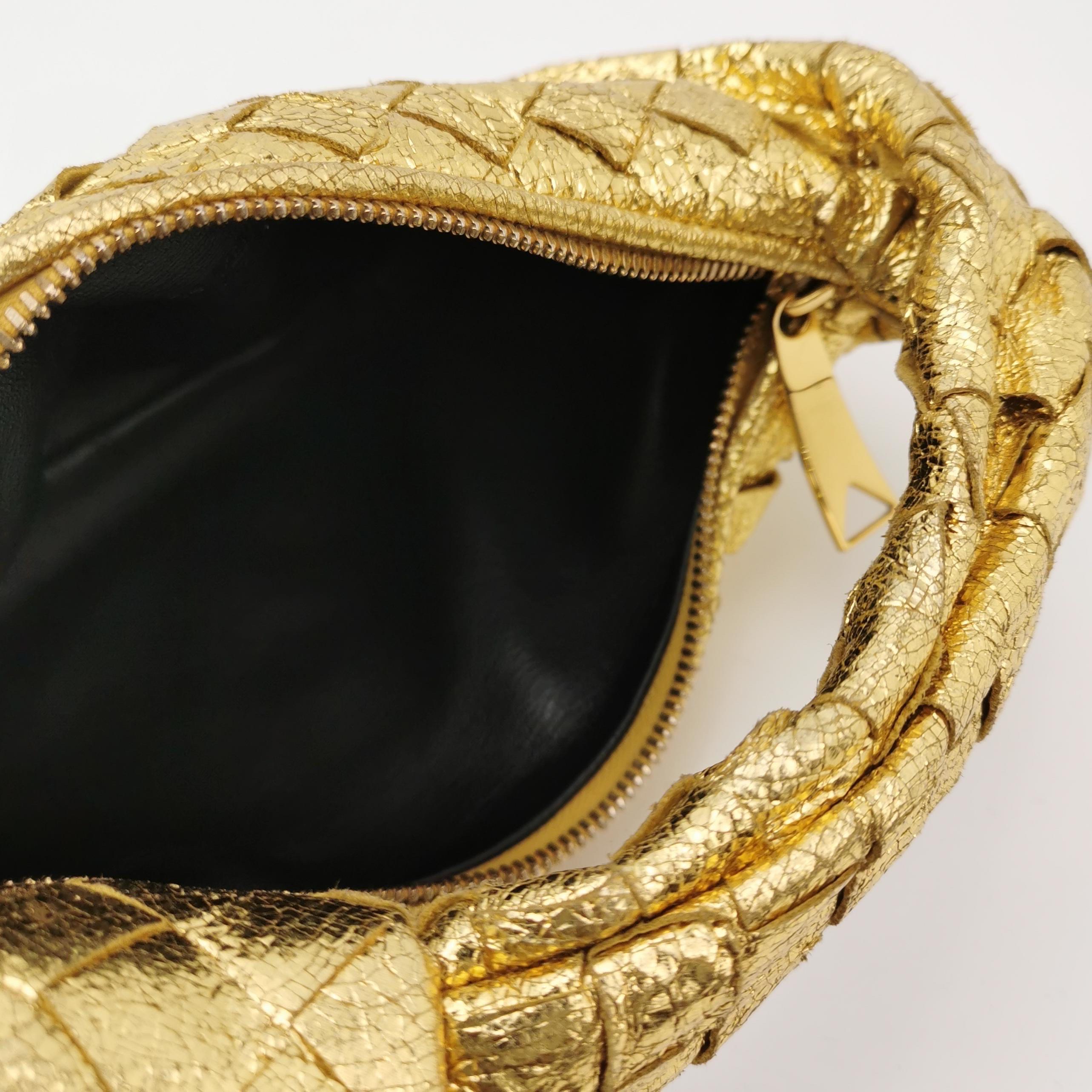 Bottega Veneta Jodie Mini en cuir doré rare en vente 4