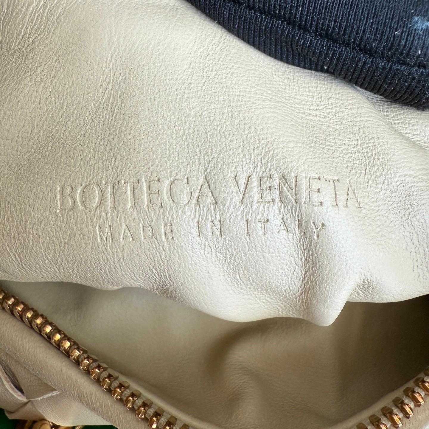 Bottega Veneta Jodie Mini Oats Beige Lambskin Leather Clutch Bag with Chain For Sale 14