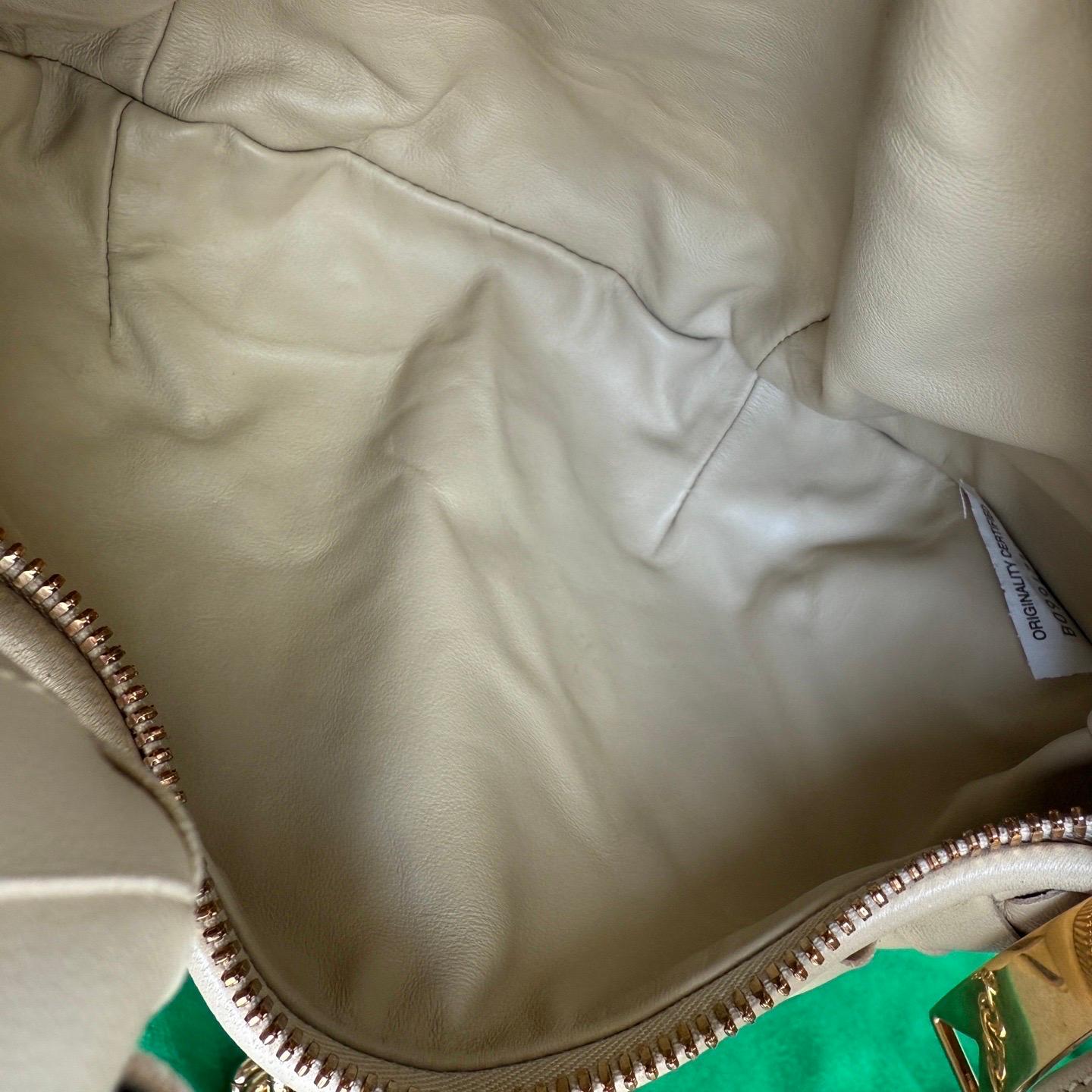 Bottega Veneta Jodie Mini Oats Beige Lambskin Leather Clutch Bag with Chain For Sale 15