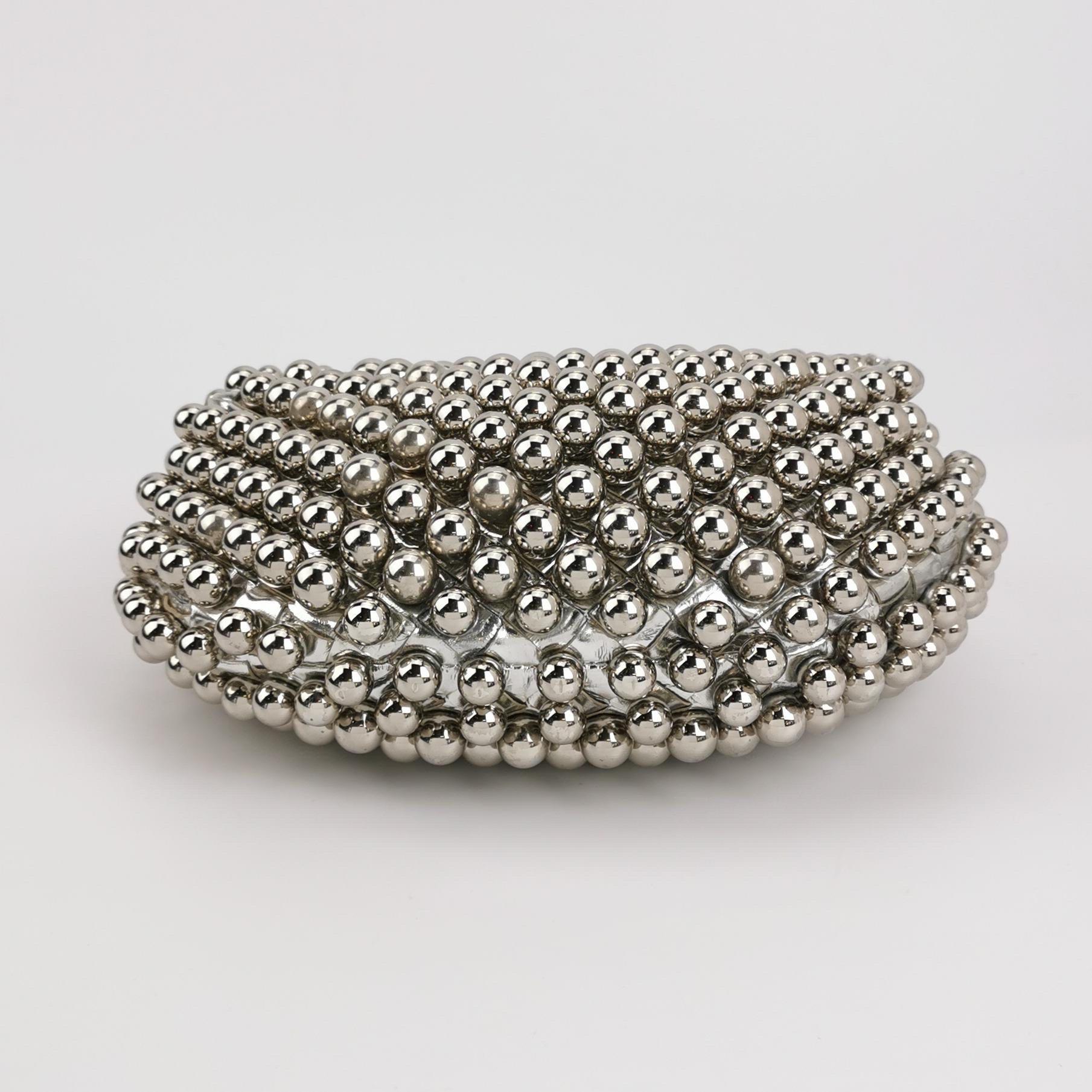 Bottega Veneta JodI Mini Argento Pelle Metallizzata Borchie Rare in vendita 3