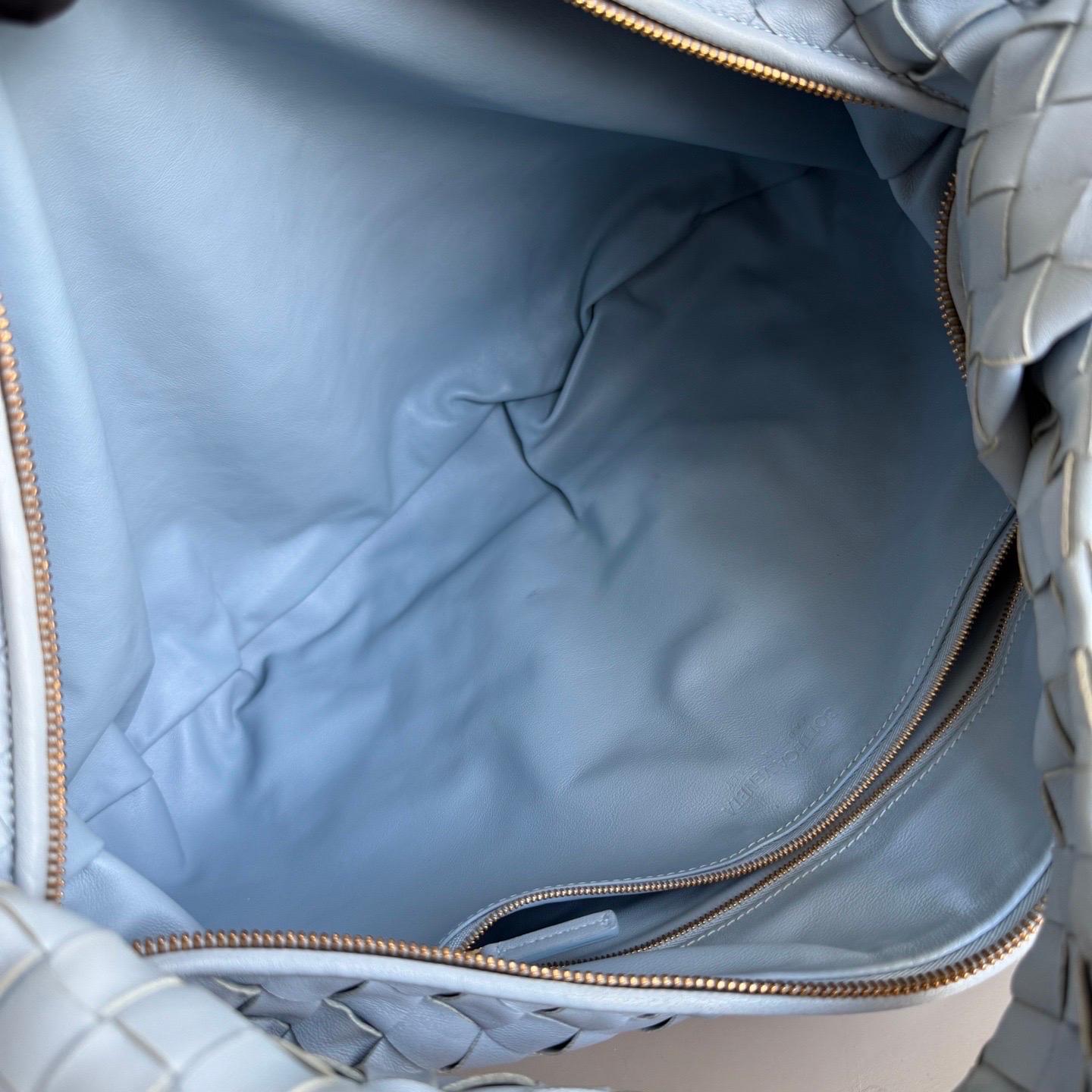 Kleines Babyblaues Lammfell von Bottega Veneta Jodie aus Lammfell 40cm im Angebot 7