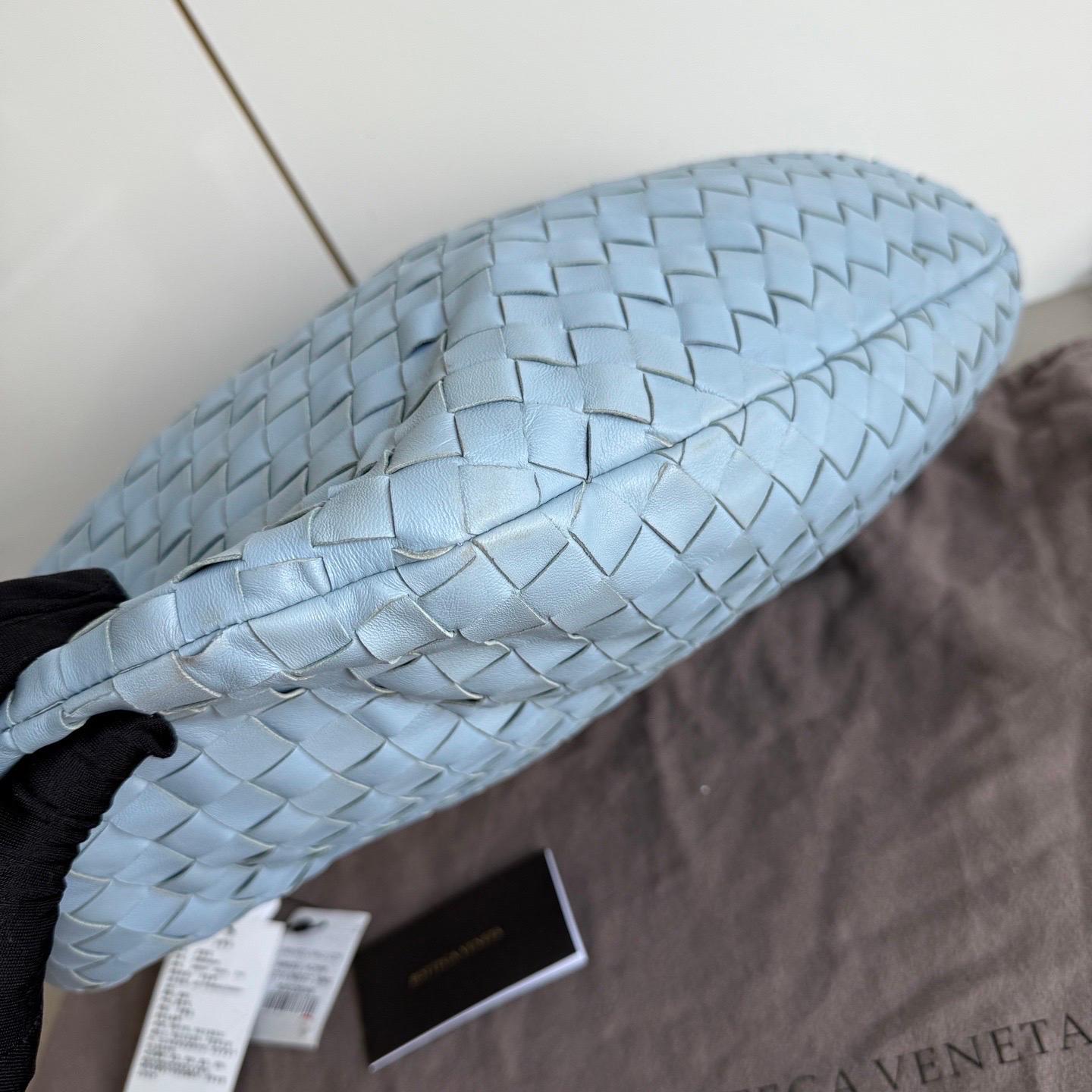 Kleines Babyblaues Lammfell von Bottega Veneta Jodie aus Lammfell 40cm im Angebot 10