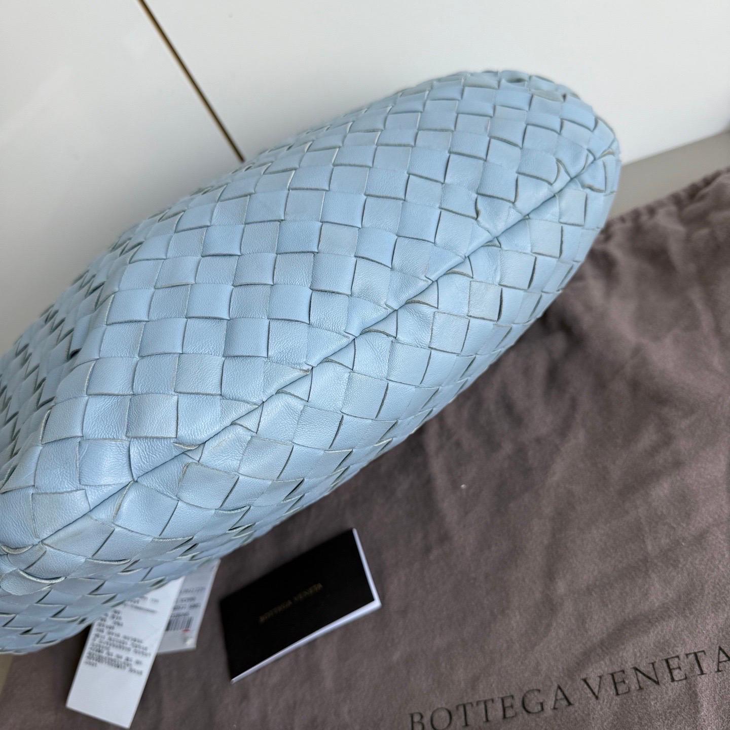 Kleines Babyblaues Lammfell von Bottega Veneta Jodie aus Lammfell 40cm im Angebot 12