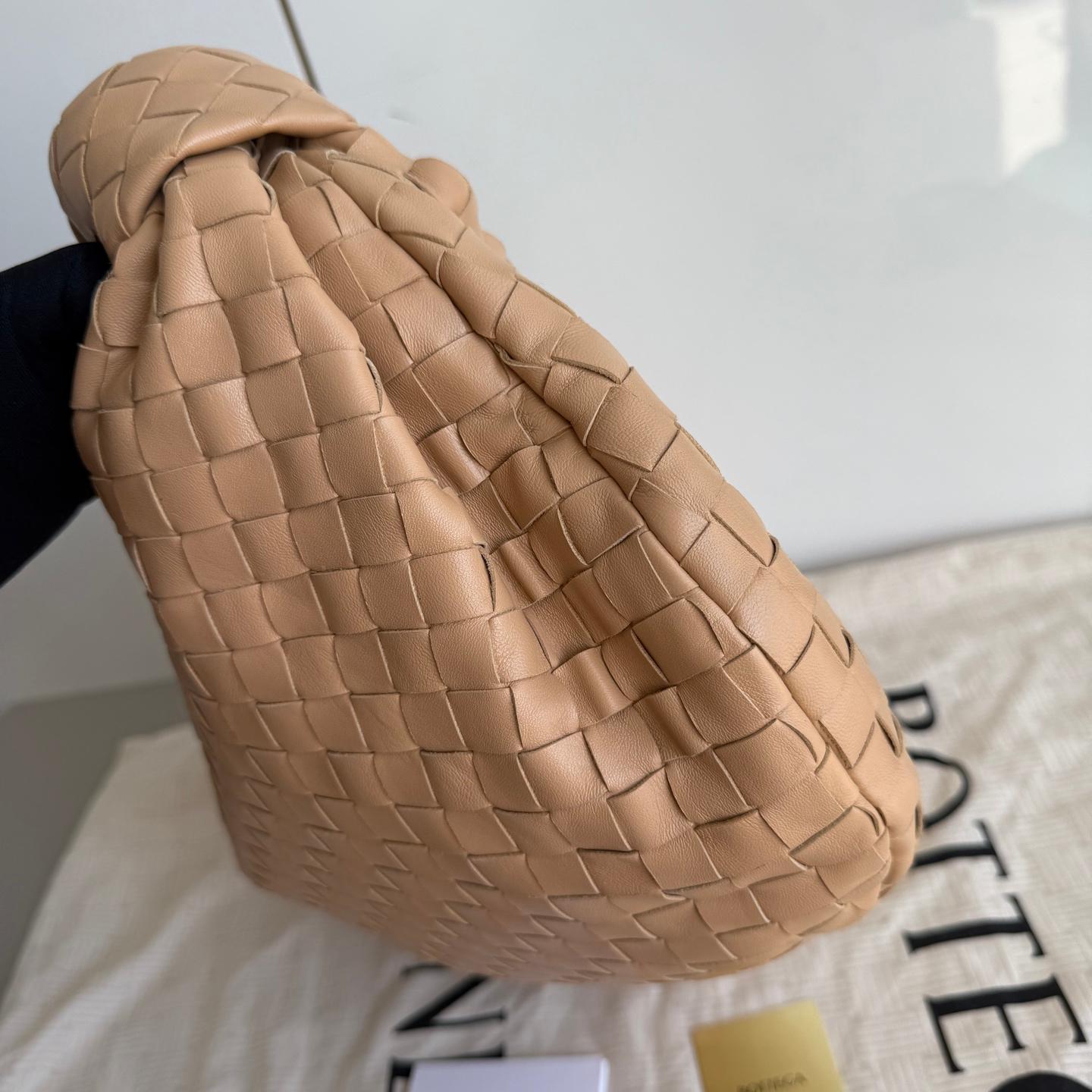 Bottega Veneta Jodie Small Lambskin Leather Beige Oats 36cm 1