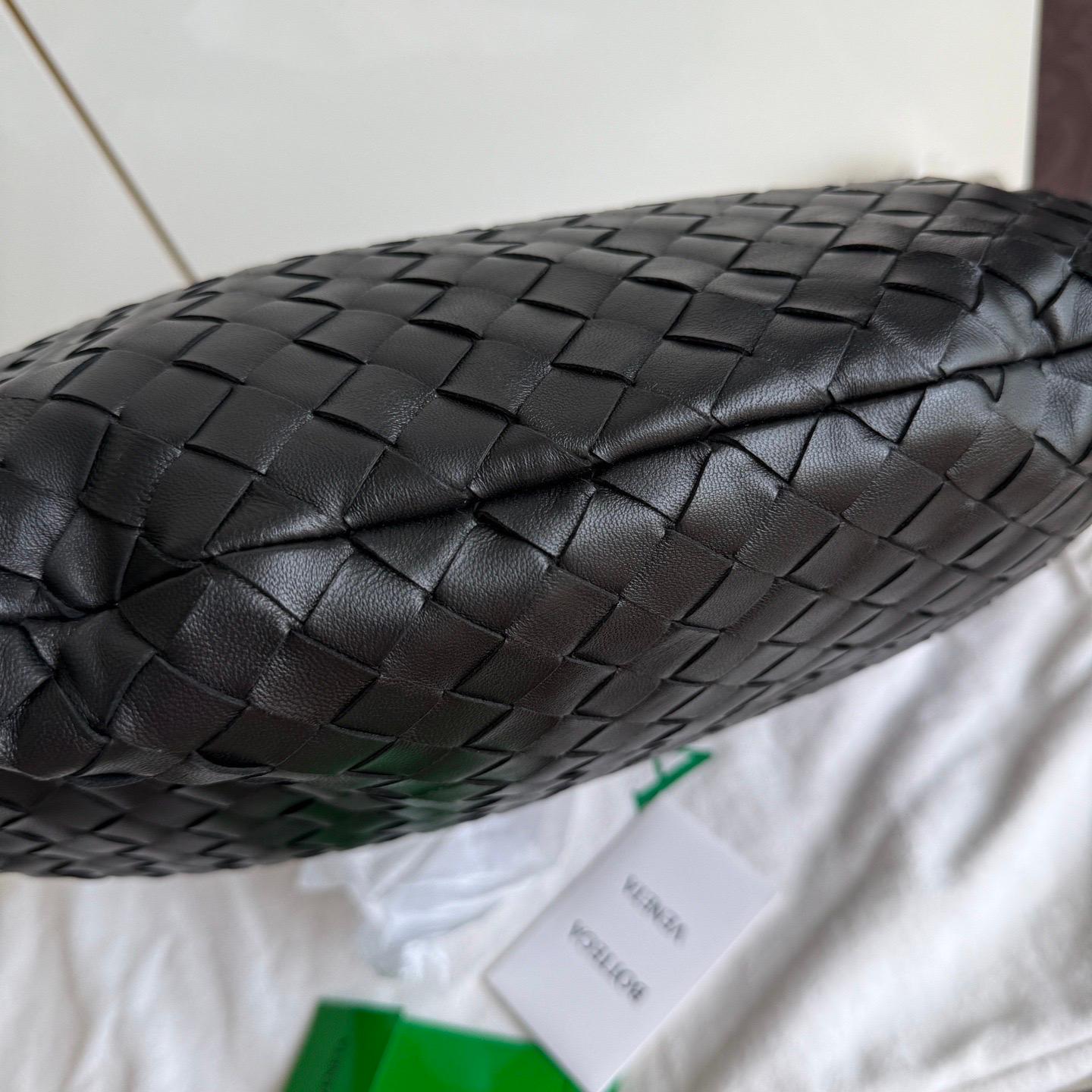 Bottega Veneta Jodie Small Cuir d'agneau Noir A Silver Hardware en vente 12