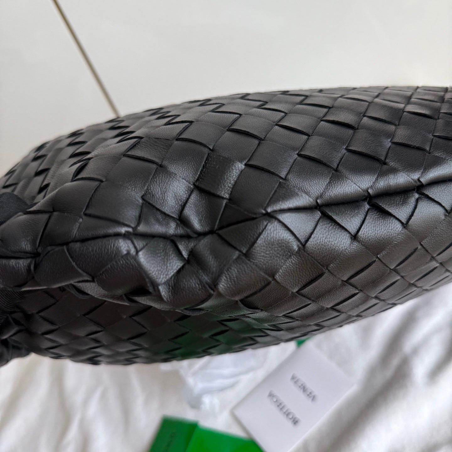 Bottega Veneta Jodie Small Cuir d'agneau Noir A Silver Hardware en vente 13