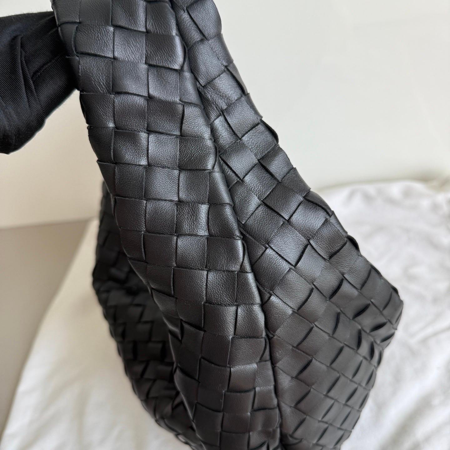 Bottega Veneta Jodie Small Cuir d'agneau Noir A Silver Hardware en vente 3