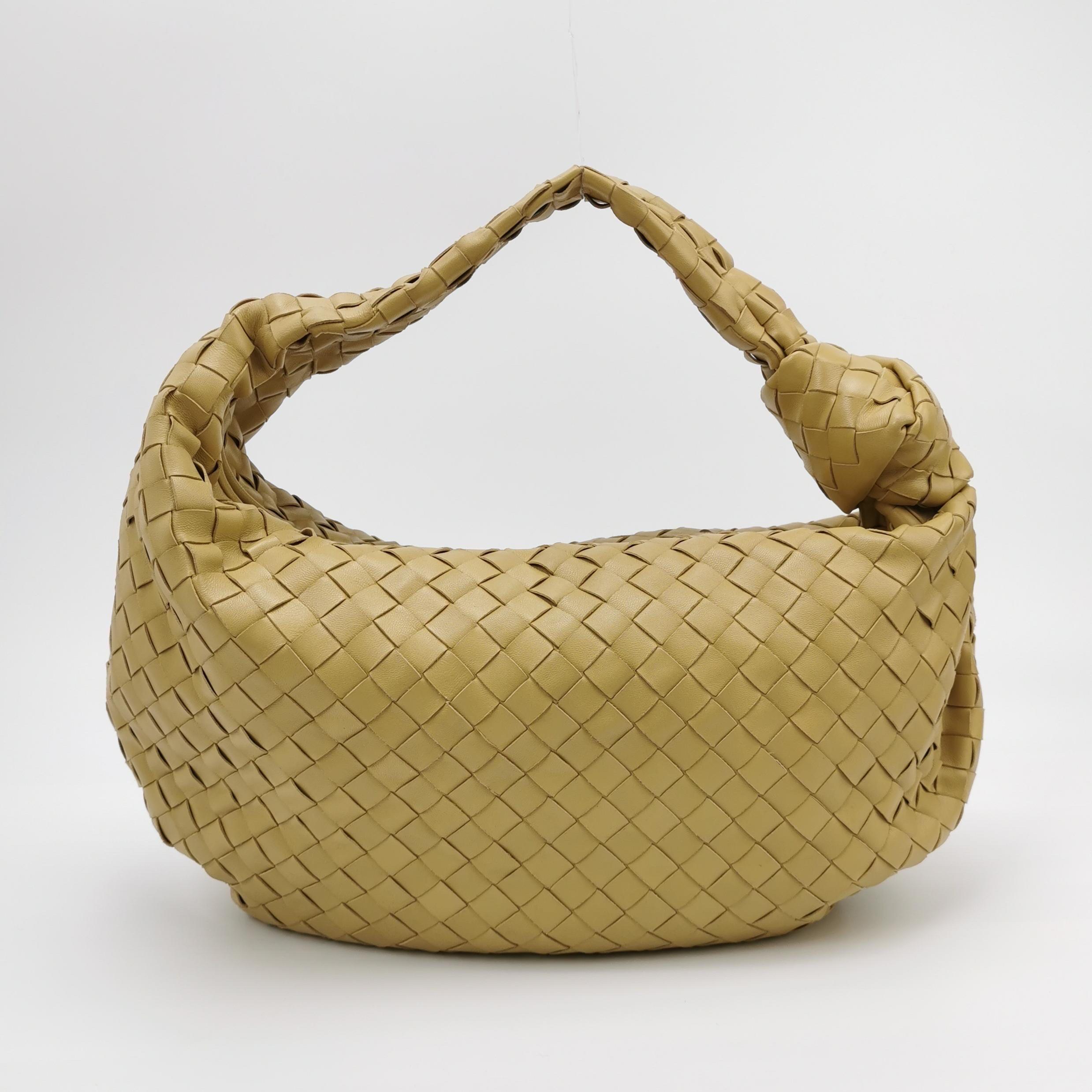 Bottega Veneta Jodie Small Lambskin Leather Tapioca Soft Yellow 36cm In Excellent Condition For Sale In AUBERVILLIERS, FR