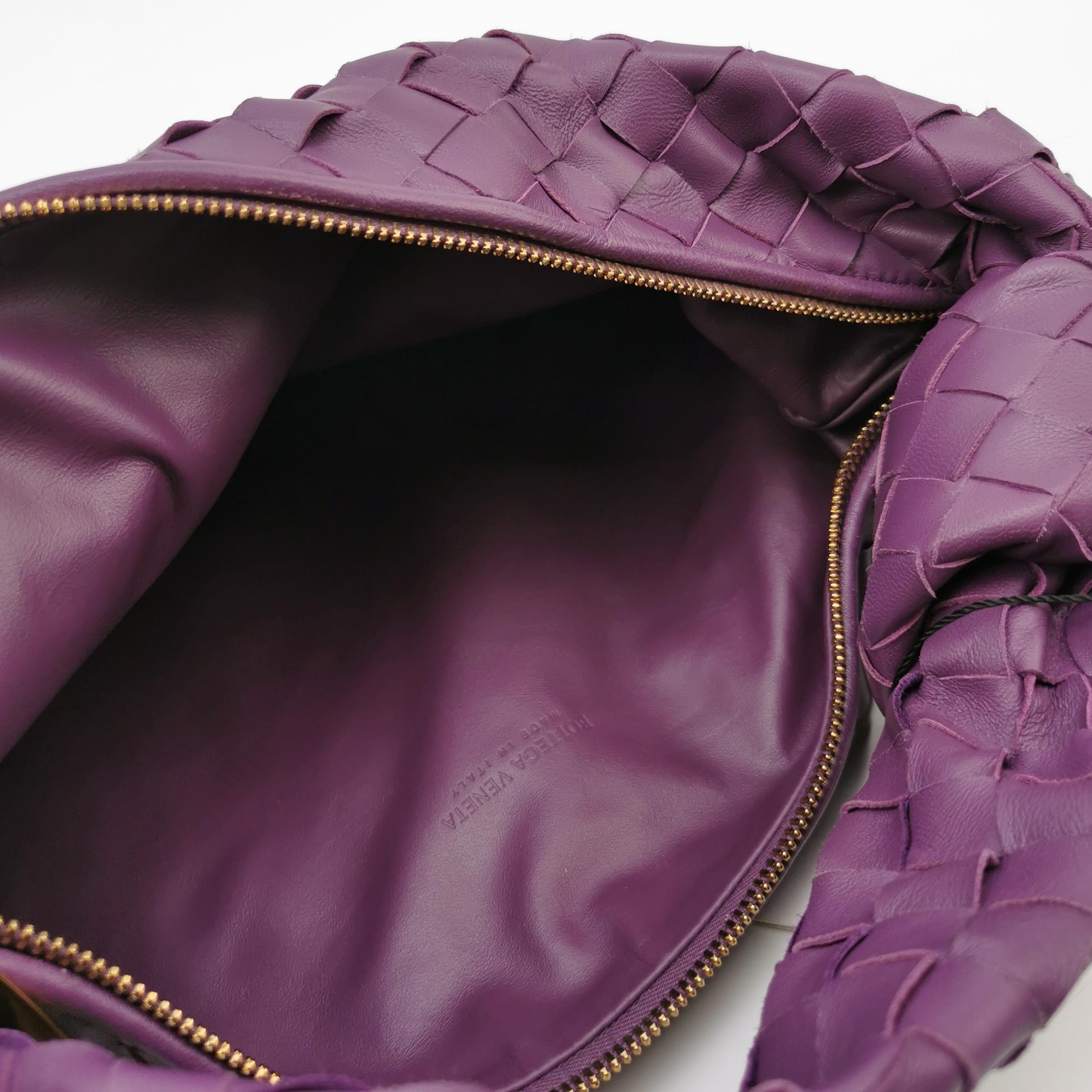 Bottega Veneta Jodie Small Purple Intrecciato Leather Gold Hardware In New Condition For Sale In AUBERVILLIERS, FR