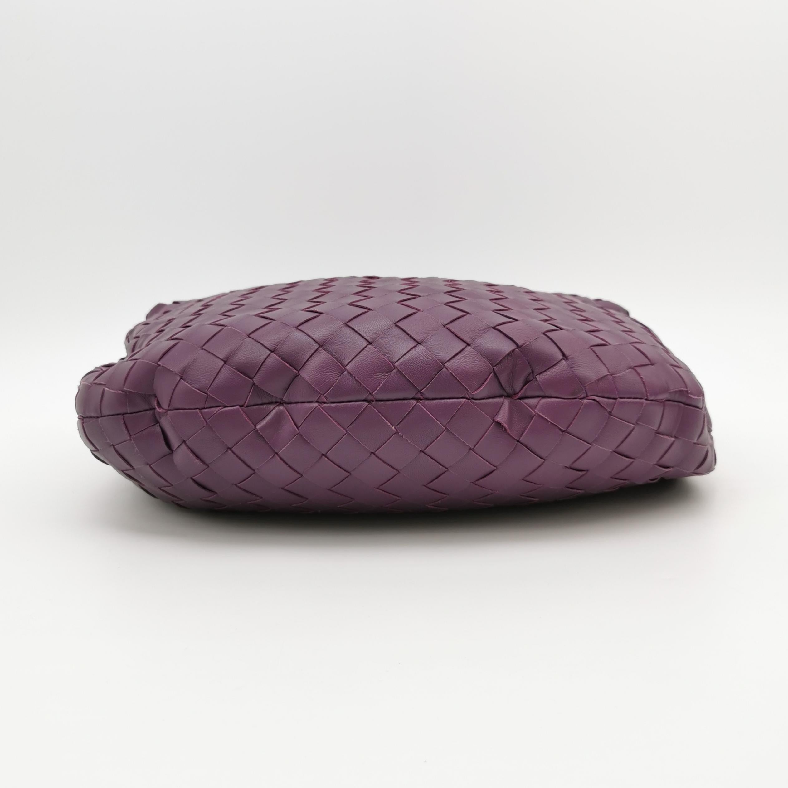 Women's Bottega Veneta Jodie Small Purple Intrecciato Leather Gold Hardware For Sale