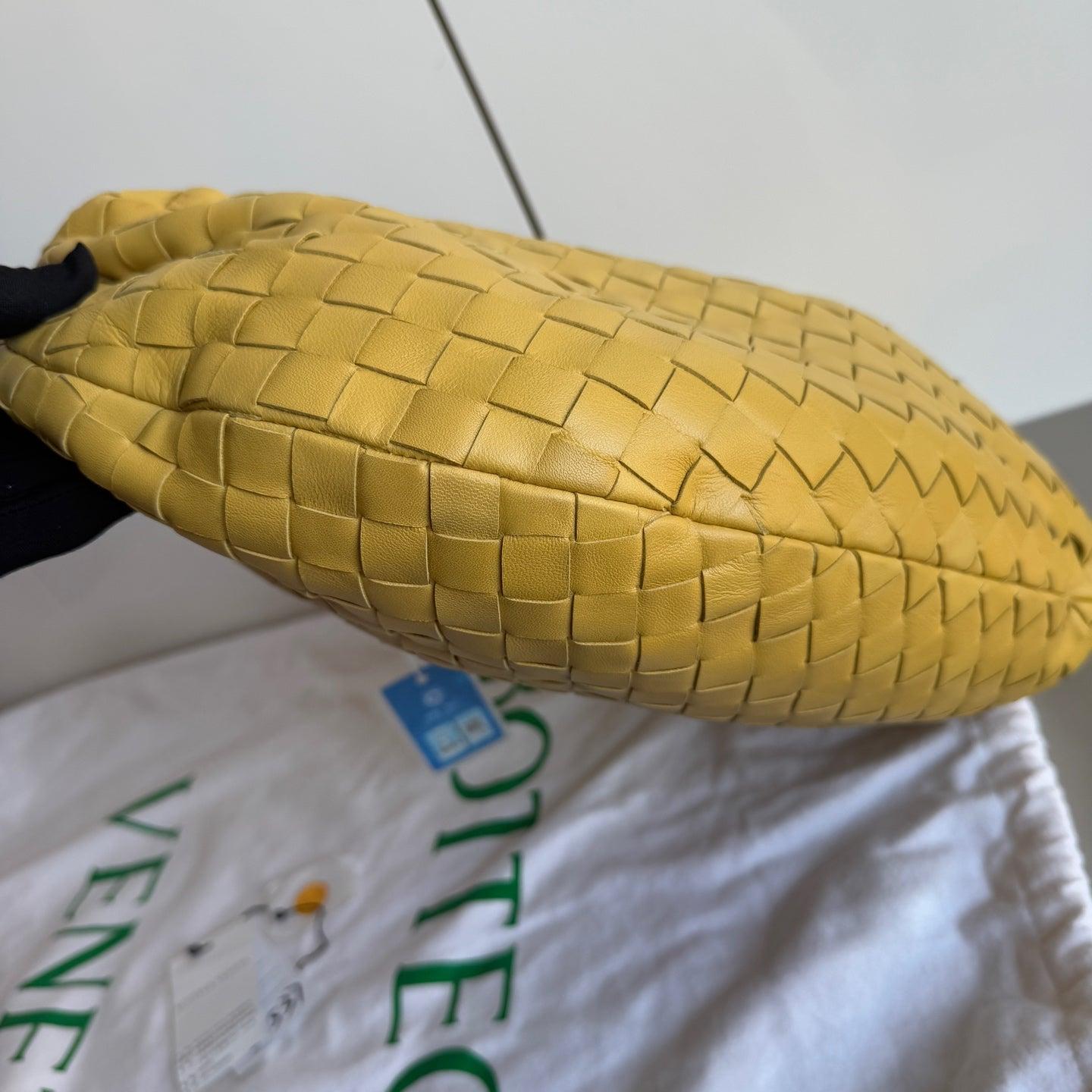 Bottega Veneta Jodie Small Yellow Lambskin Leather In Excellent Condition For Sale In AUBERVILLIERS, FR