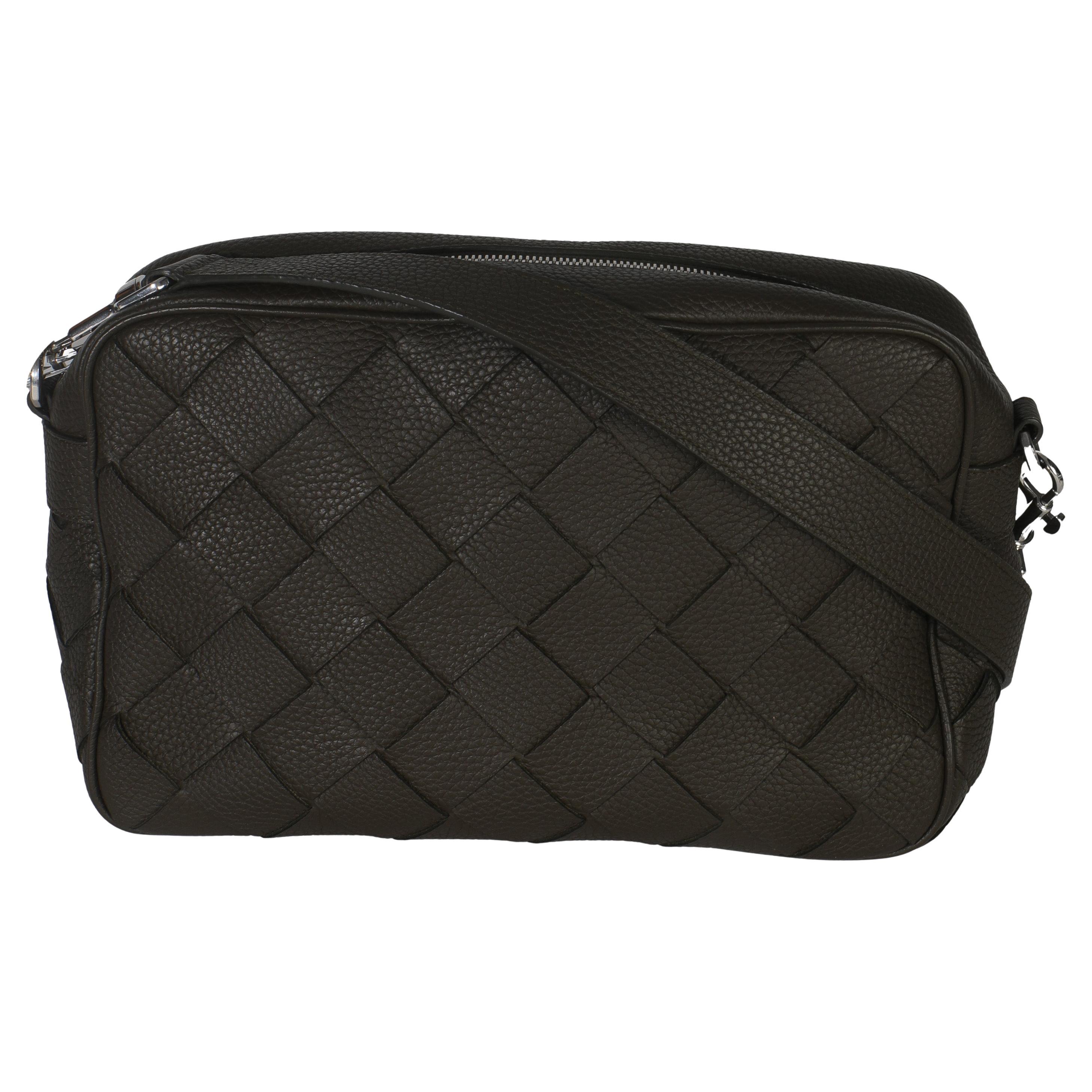 Bottega Veneta Kaki Grained Leather Medium Intrecciato Camera Bag en venta