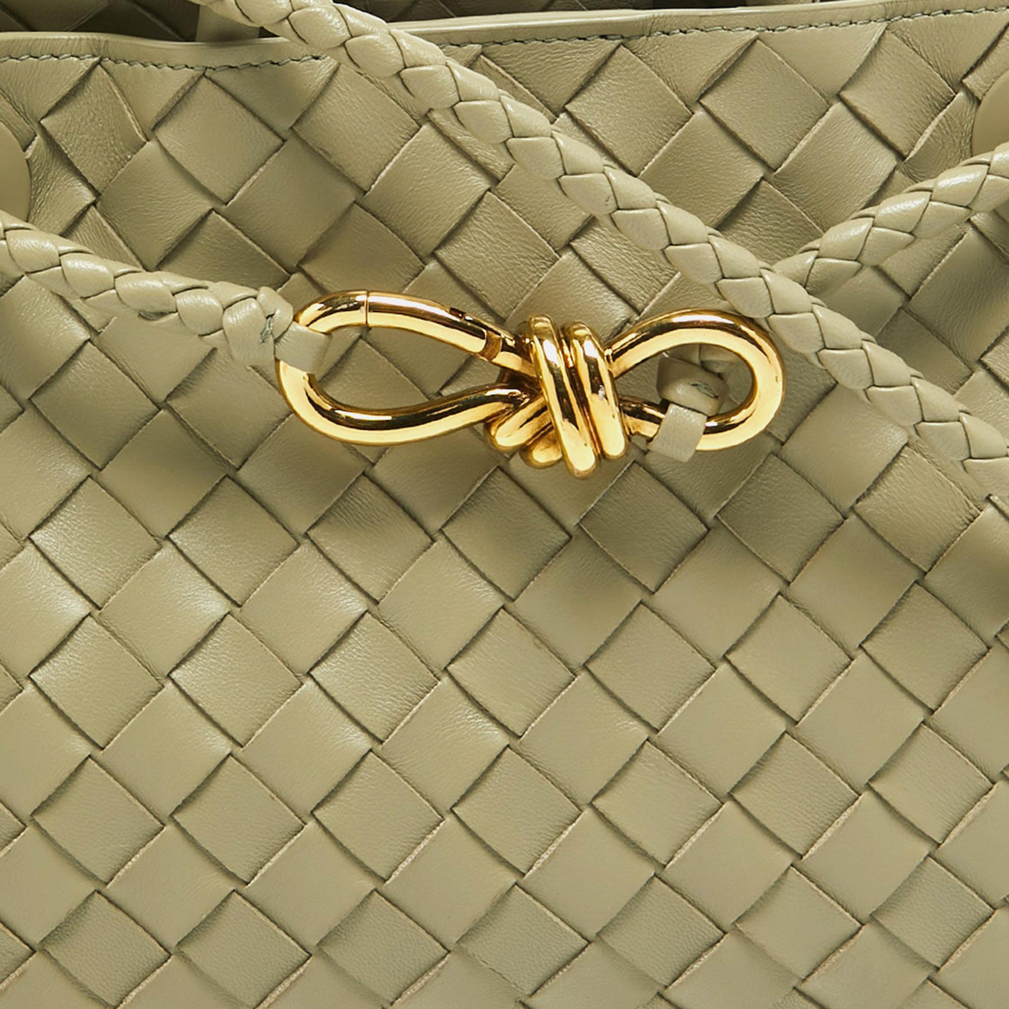 Bottega Veneta Khaki Green Intrecciato Leather Small Andiamo Top Handle Bag In Good Condition In Dubai, Al Qouz 2