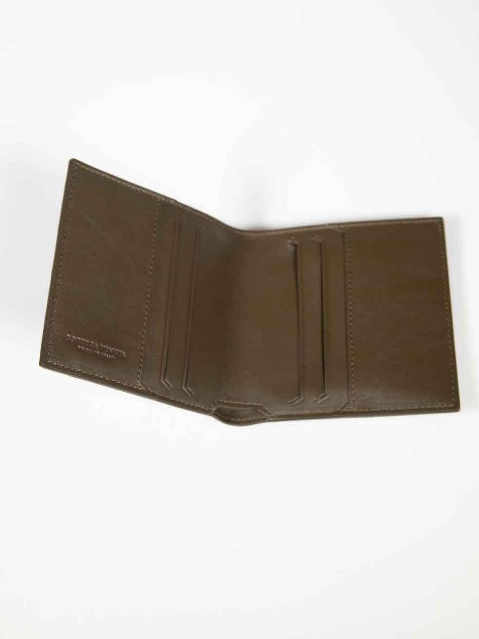 Bottega Veneta Khaki Leather & Crocodile Bi-Fold Wallet For Sale 1