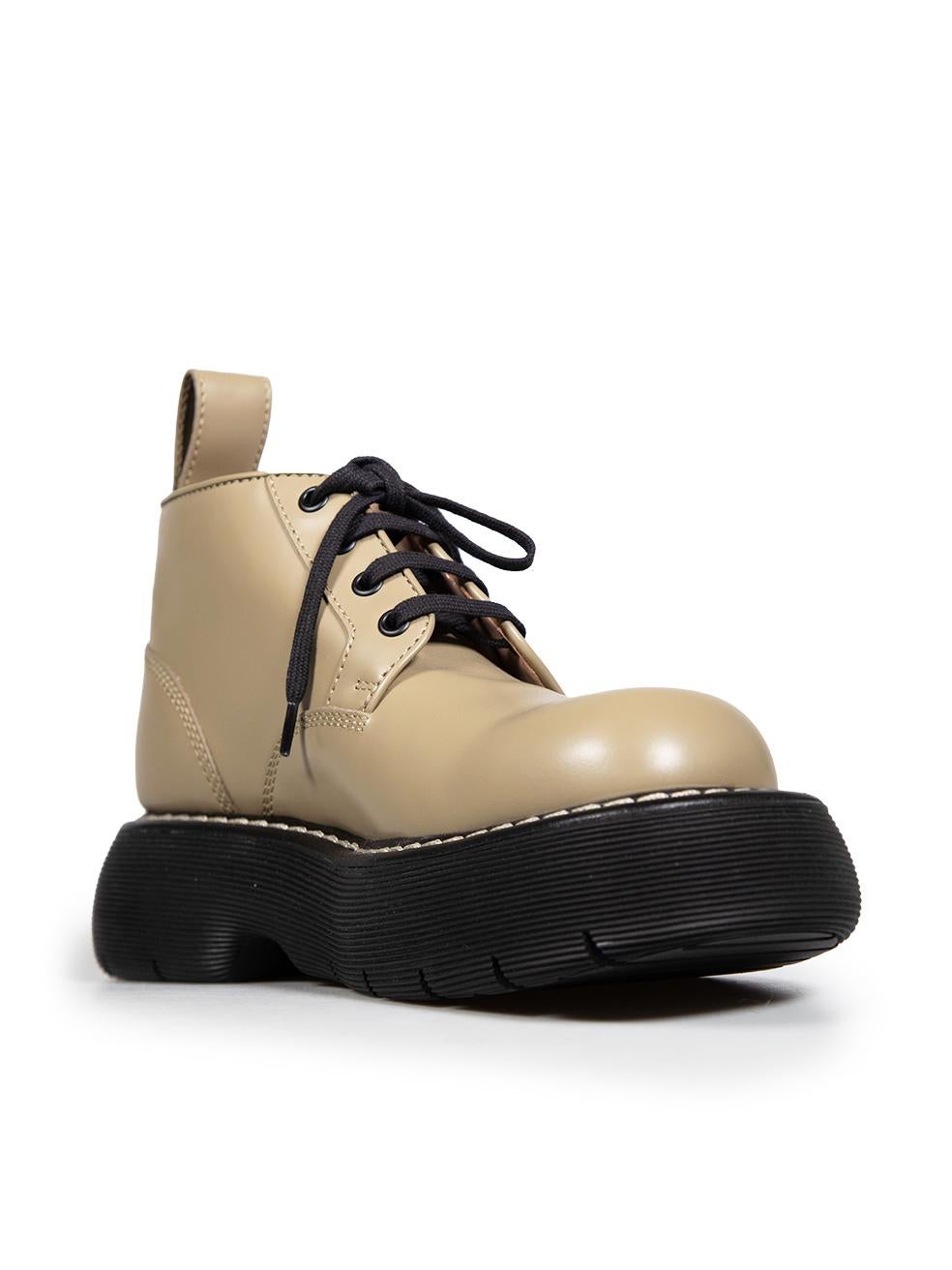 CONDITION is Very good. Minimal wear to boots is evident. Minor creasing to the leather at the back and on the collar along with a light scratch on the right side of the right shoe this used Bottega Veneta designer resale item.
 
 
 
 Details
 
 
