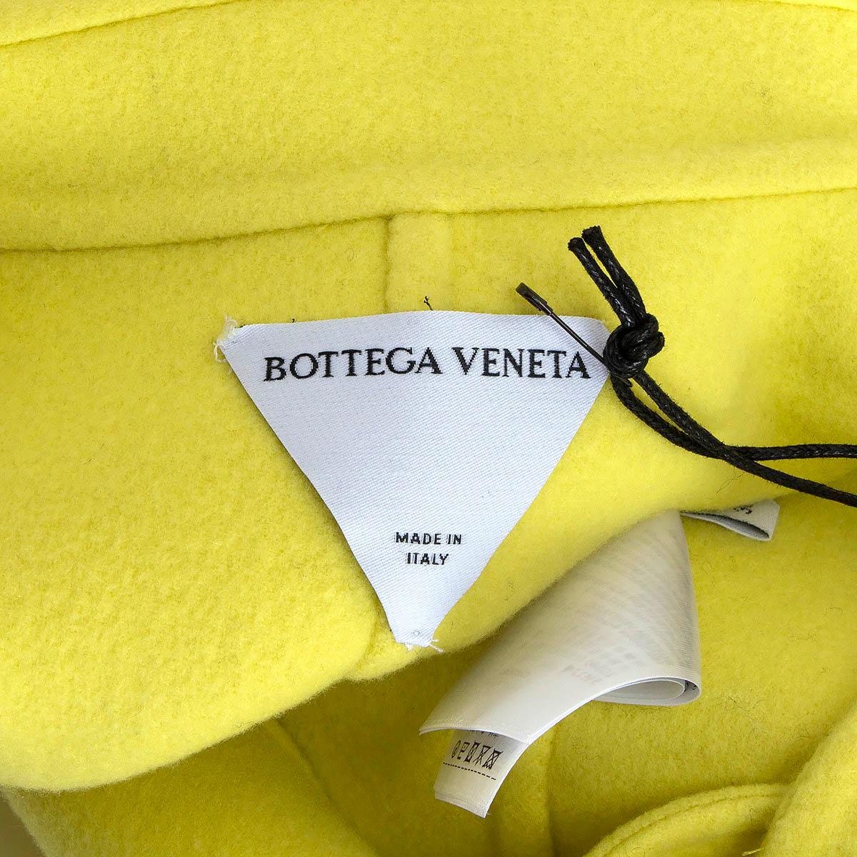 BOTTEGA VENETA Kiwi yellow cashmere 2022 OVERSIZED Coat Jacket 36 XXS In Excellent Condition For Sale In Zürich, CH