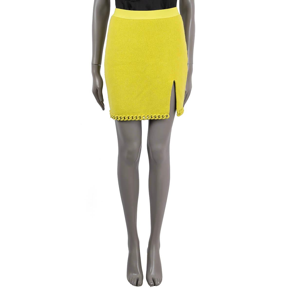 100% authentic Bottega Veneta knit skit in Kiwi (bright yellow) wool (100%). Features a chain along the bottom hem and side slit. Elastic waist band. Unlined. Has been worn and is in excellent condition.

2022 Resort

Measurements
Tag