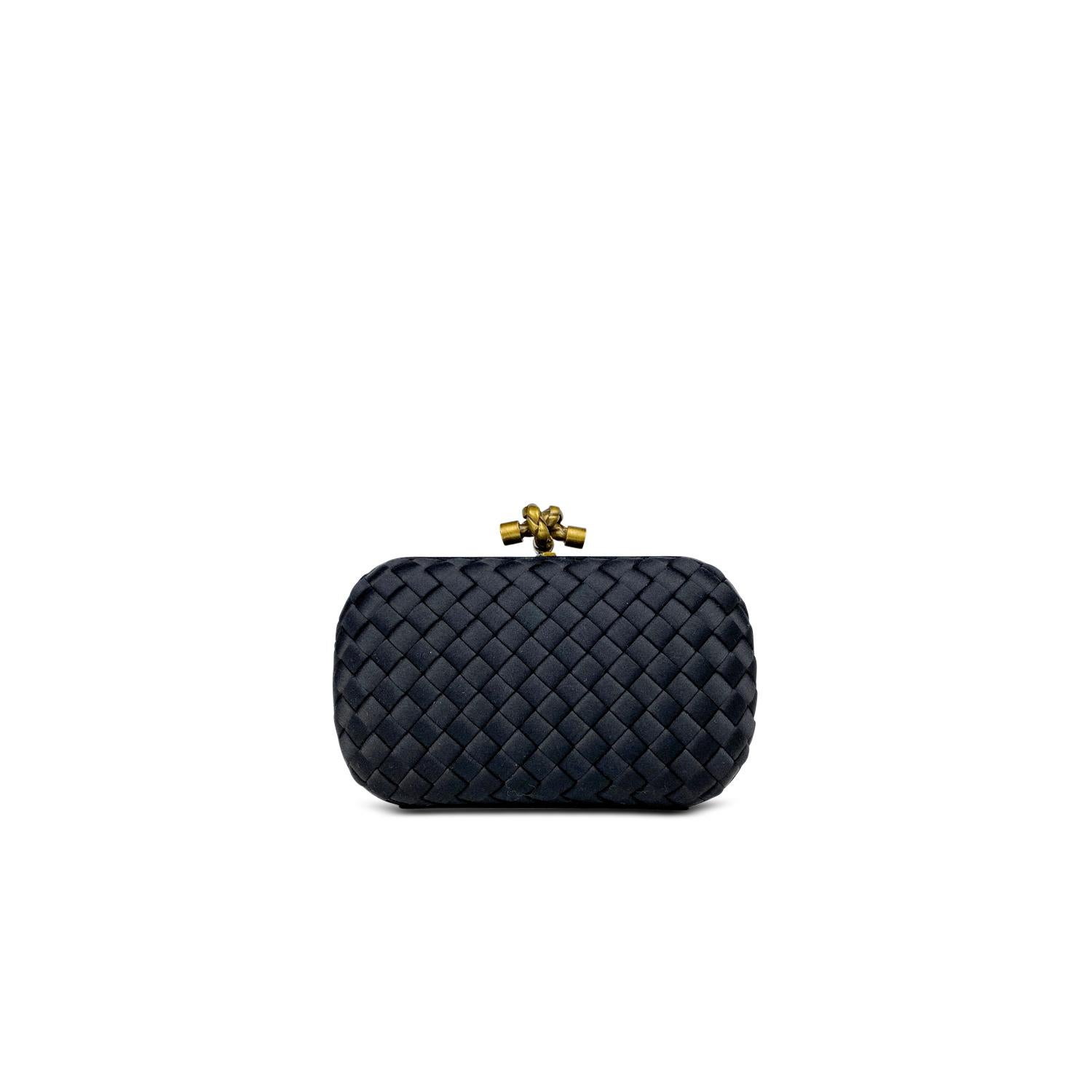 Black Intrecciato satin Bottega Veneta Knot clutch with

– Gold-antique tone hardware
– Single flat top handle
– Tonal satin lining and push-lock closure at top.

Overall Preloved Condition: Excellent
Exterior Condition: Very Good. Minor surface