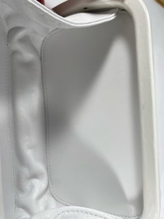 Bottega Veneta Minaudiere mit Knoten am Riemen aus Knochen in Knochen, prächtiger Zustand!