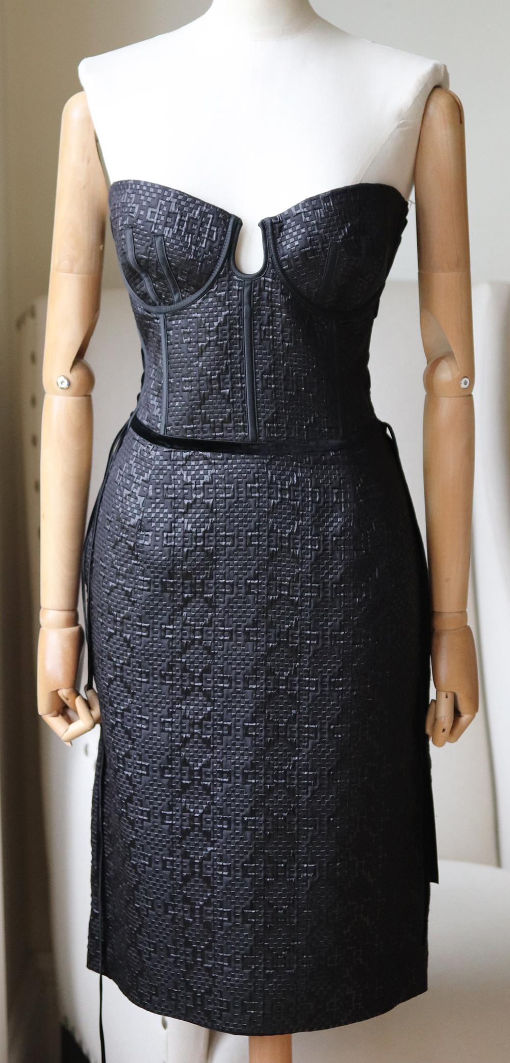 Chic and sophisticated, Bottega Veneta has put the brand's intrecciato technique to use with this dress using a strapless bodice that's boned for structure and contrasting velvet lace-up detail at the sides.
Black silk-blend.
Concealed hook and zip