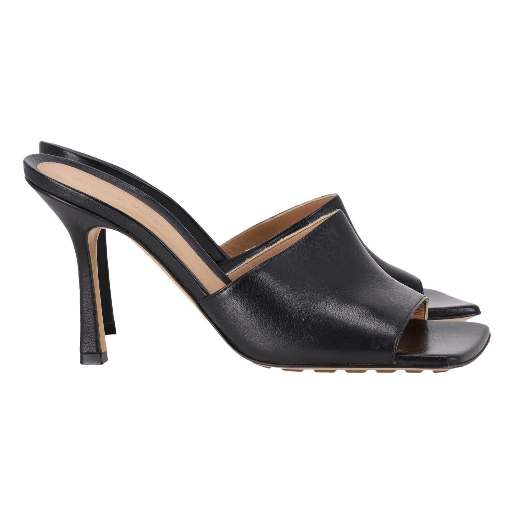 Bottega Veneta - Sandales mules en cuir d'agneau extensible Excellent état - En vente à London, GB