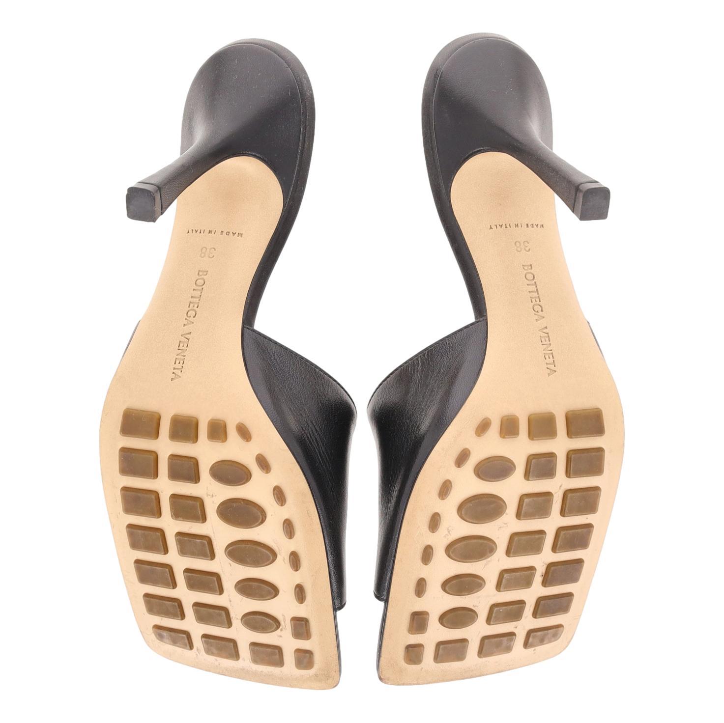Bottega Veneta - Sandales mules en cuir d'agneau extensible en vente 1