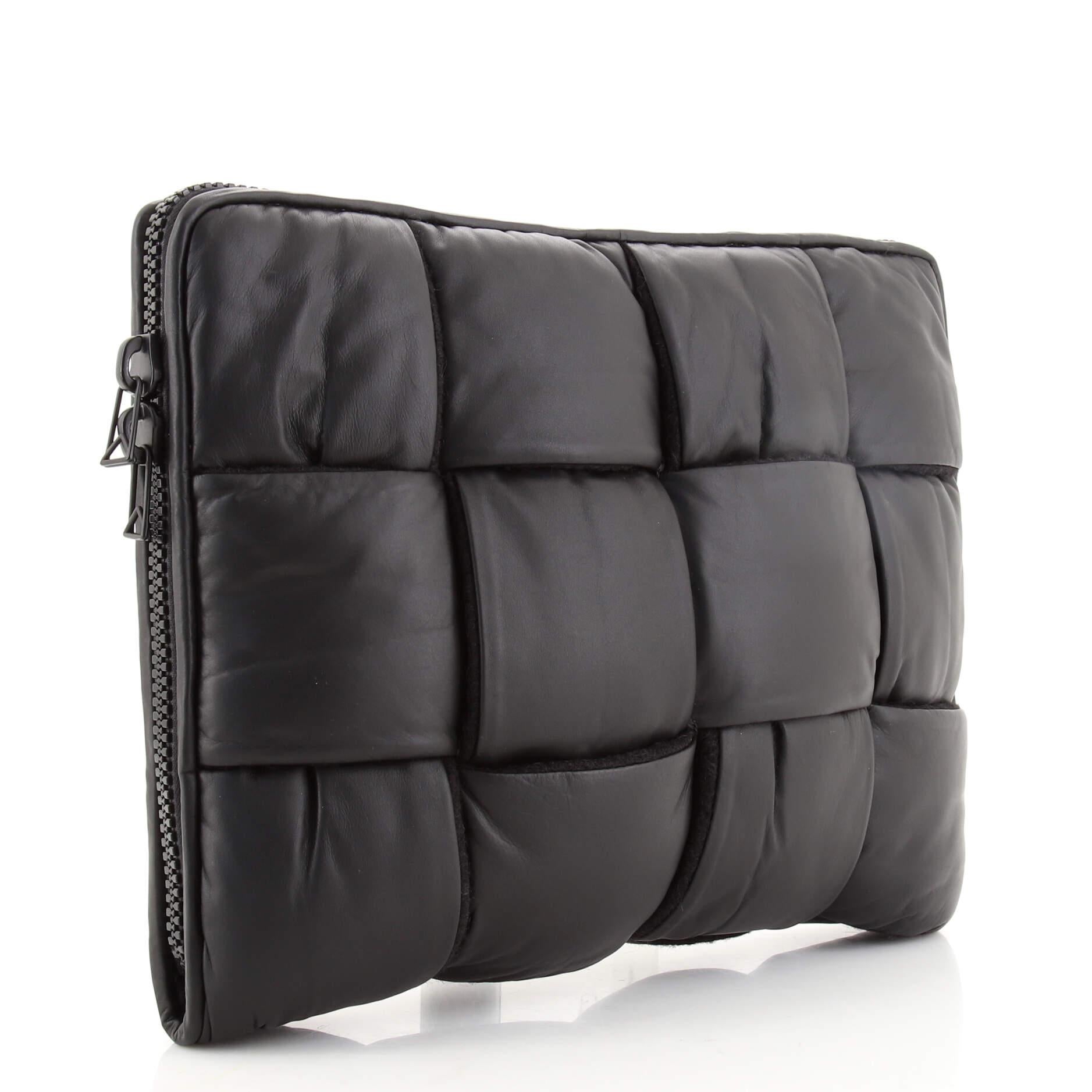 Bottega Veneta Laptop Pouch Padded Maxi Intrecciato Leather In Good Condition In NY, NY