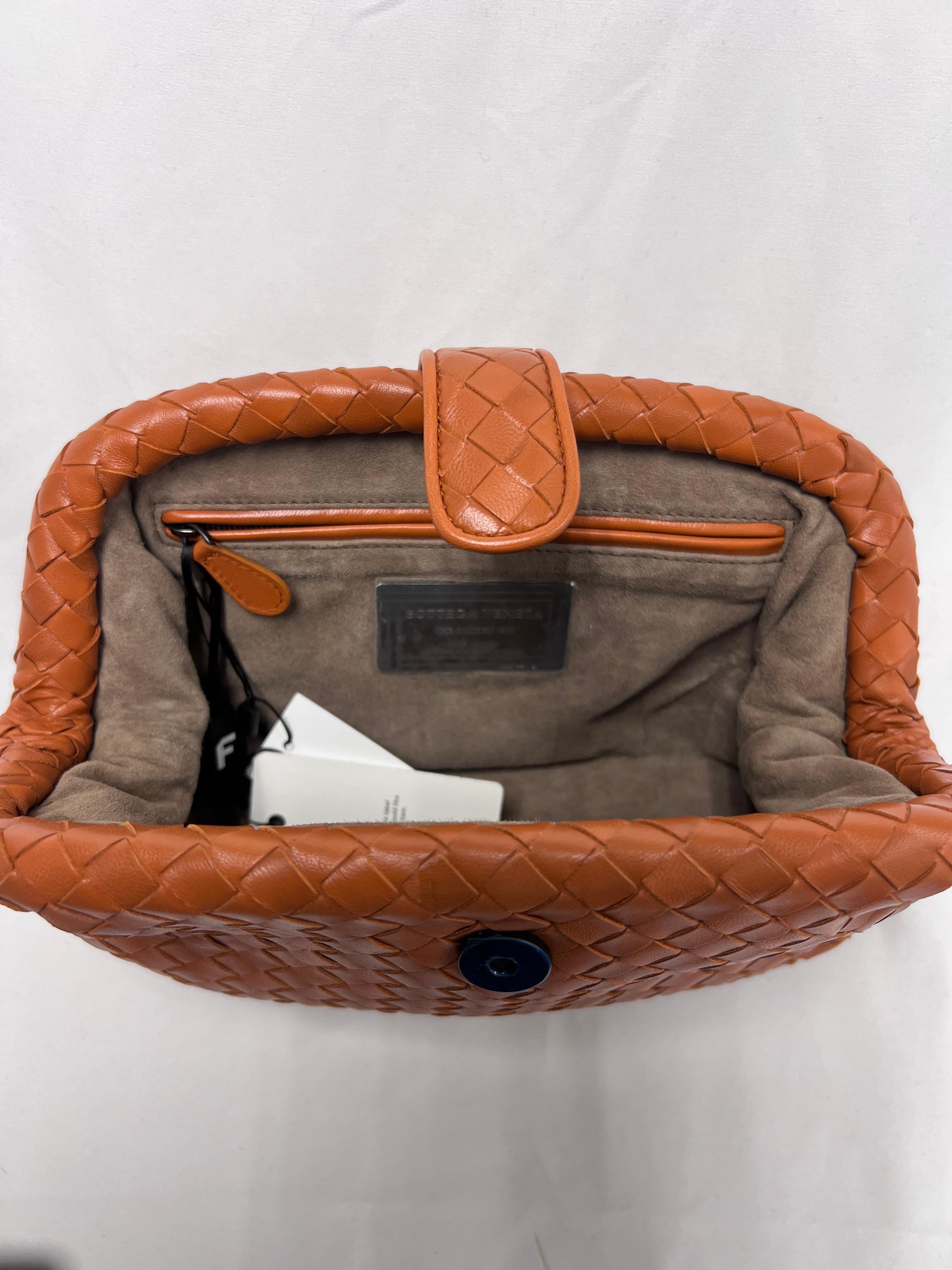 Bottega Veneta Lauren 1980 Clutch in Camel Leather In New Condition In West Hartford, CT