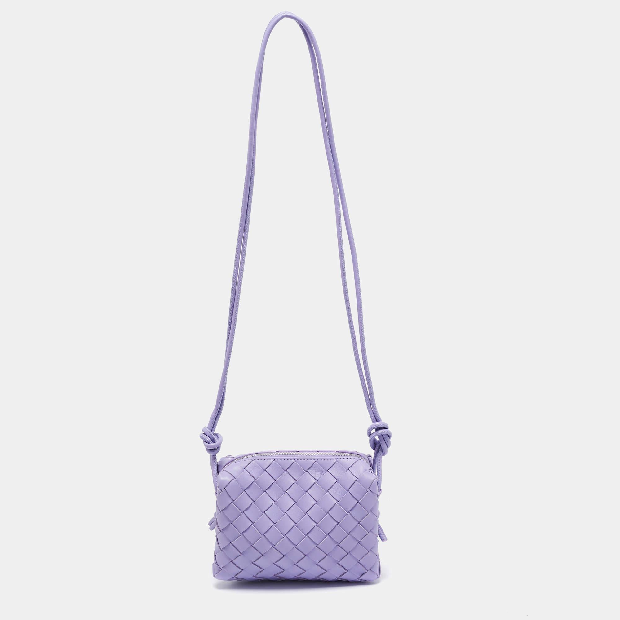 Bottega Veneta Lavander Intrecciato Leather Mini Loop Camera Crossbody Bag In Excellent Condition For Sale In Dubai, Al Qouz 2