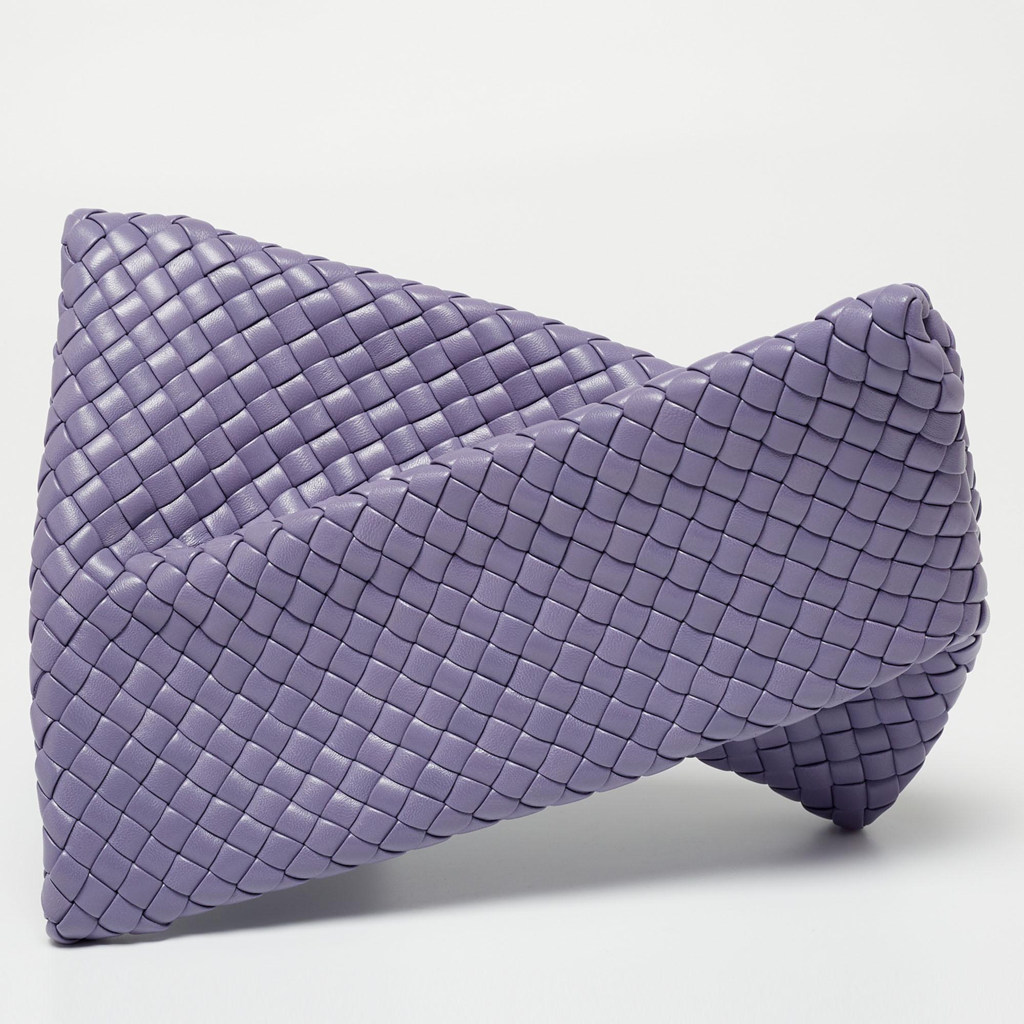 Playing with shapes, Bottega Veneta has created handbags that have enticed fashionistas around the world! One such is this criss-cross-shaped clutch made using leather in the Intrecciato weave. The pretty lavender hue gives the silhouette a feminine