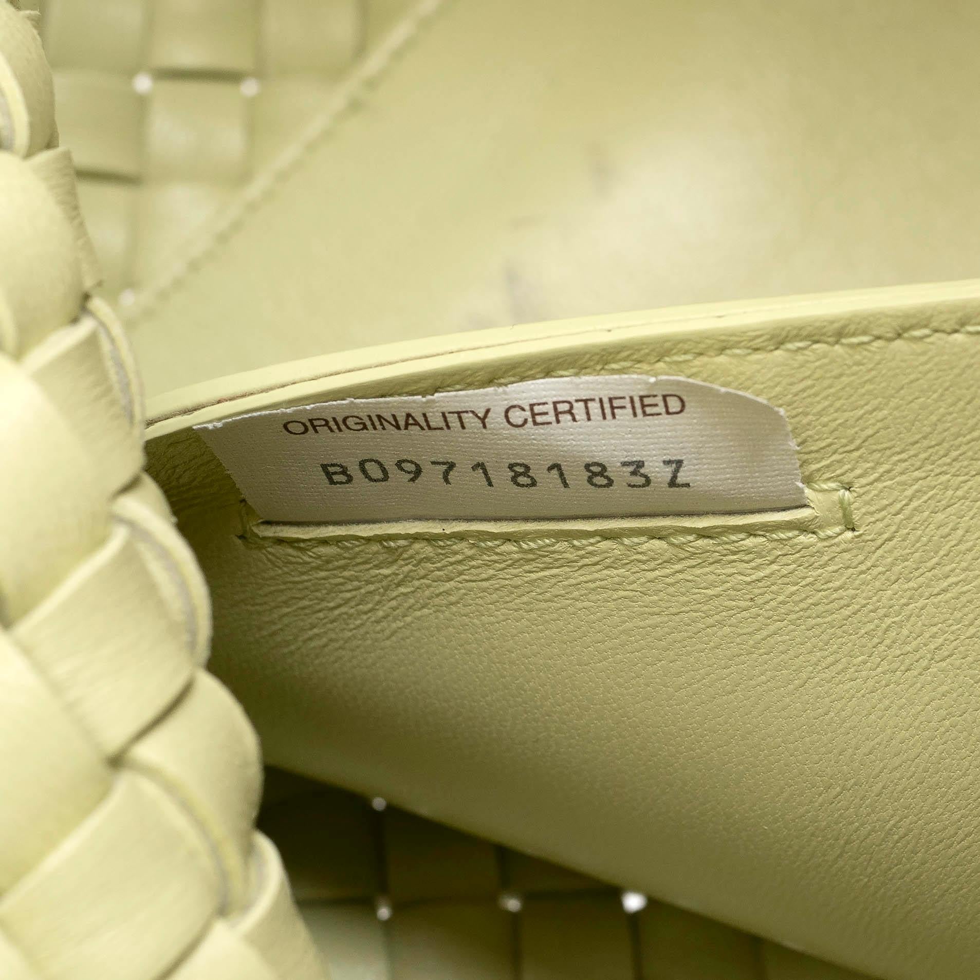 BOTTEGA VENETA Borsa in pelle Intrecciato giallo limone lavato LARGE CABAT in vendita 3
