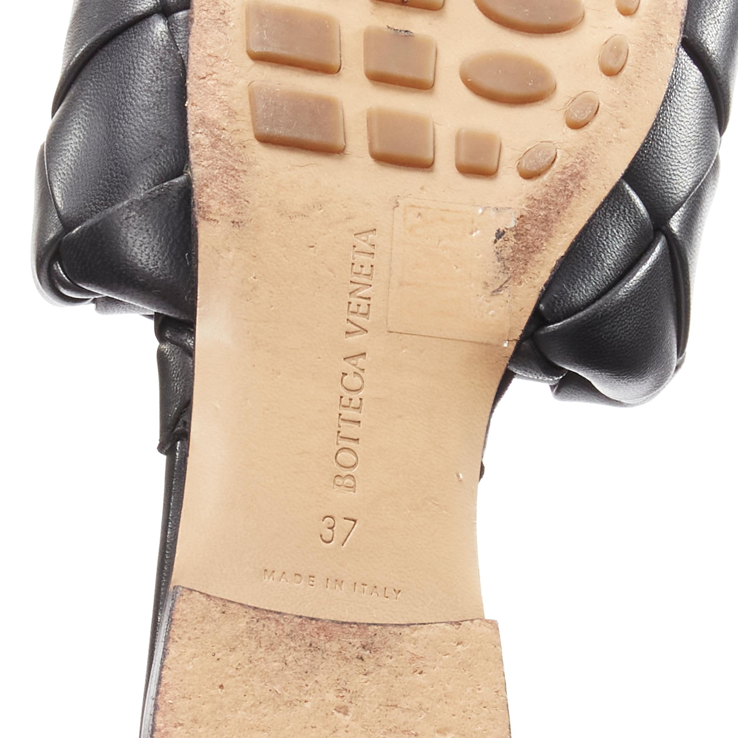 BOTTEGA VENETA Lido black intrecciato maxi woven leather flat sandals EU37 For Sale 2