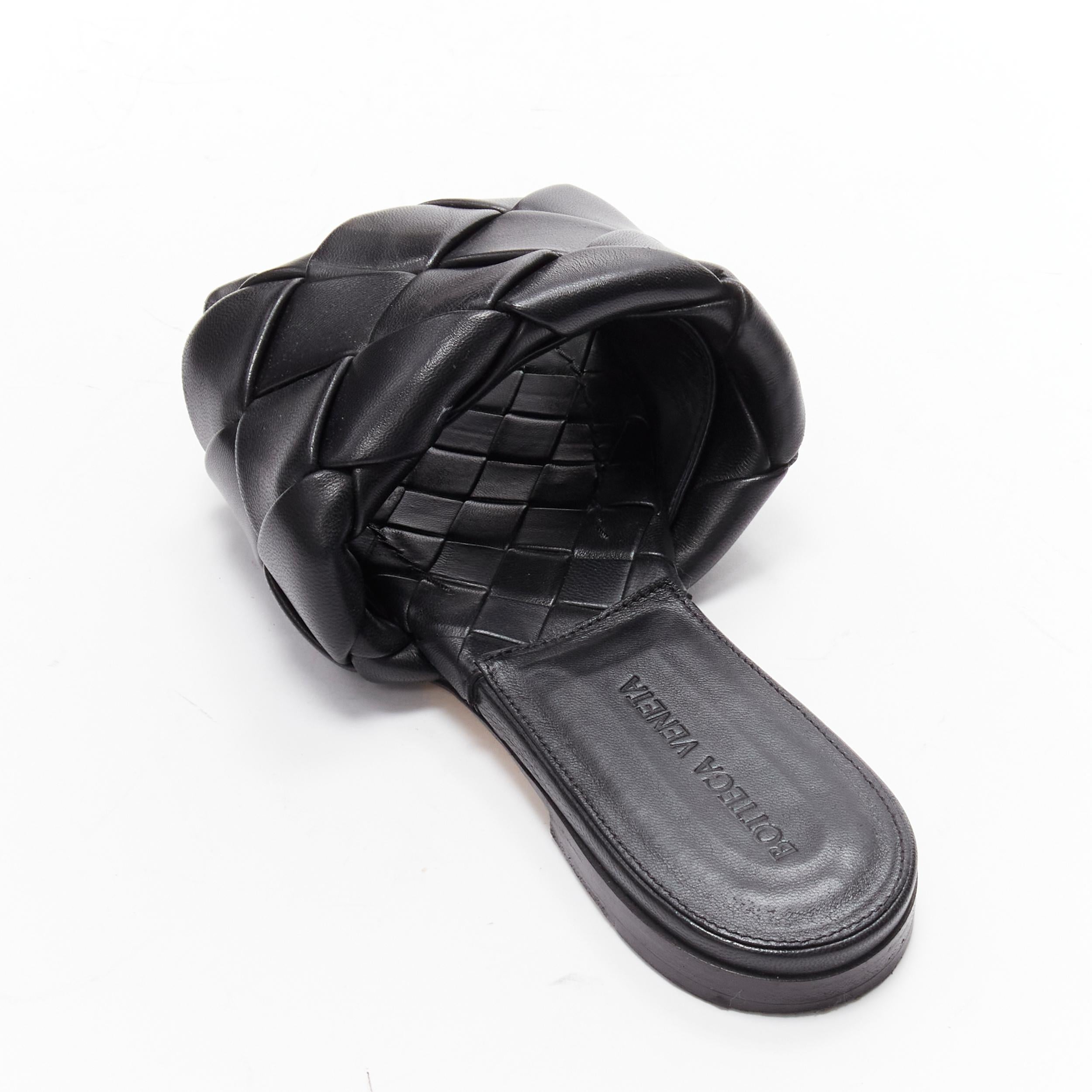 BOTTEGA VENETA Lido black intrecciato maxi woven leather flat sandals EU37 For Sale 4