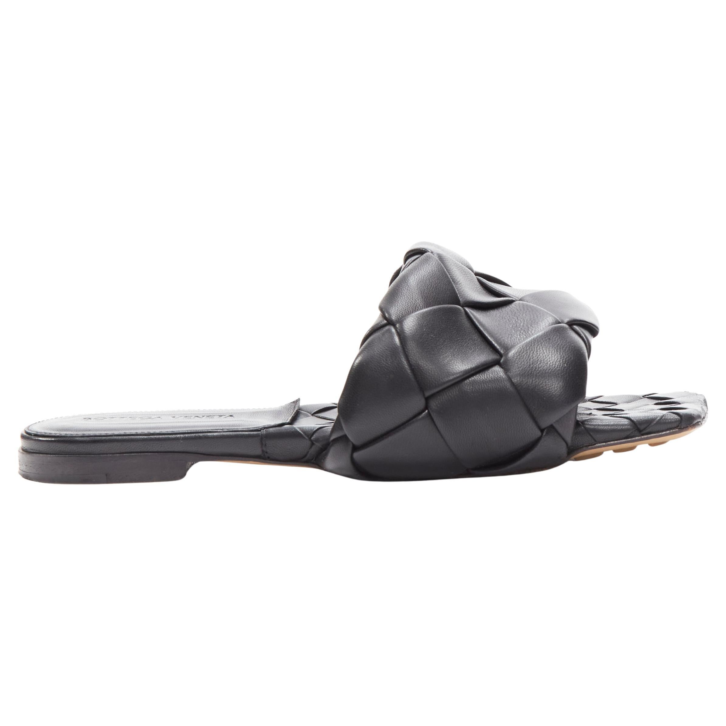 BOTTEGA VENETA Lido black intrecciato maxi woven leather flat sandals EU37 For Sale