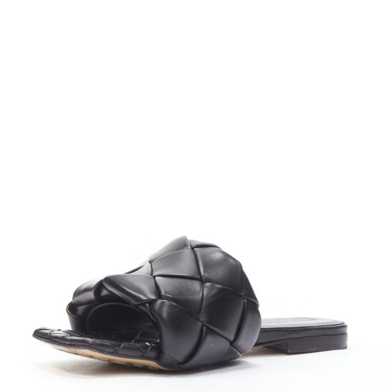 BOTTEGA VENETA Lido black padded Intrecciato woven square toe slides EU38.5 In Excellent Condition For Sale In Hong Kong, NT