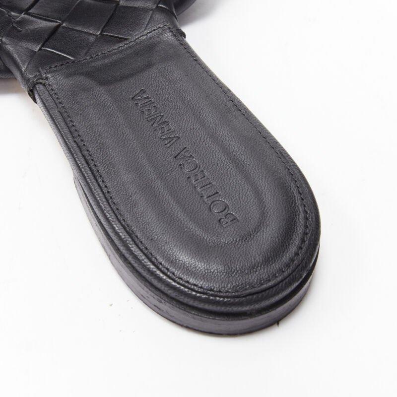 BOTTEGA VENETA Lido black padded Intrecciato woven square toe slides EU38.5 For Sale 3
