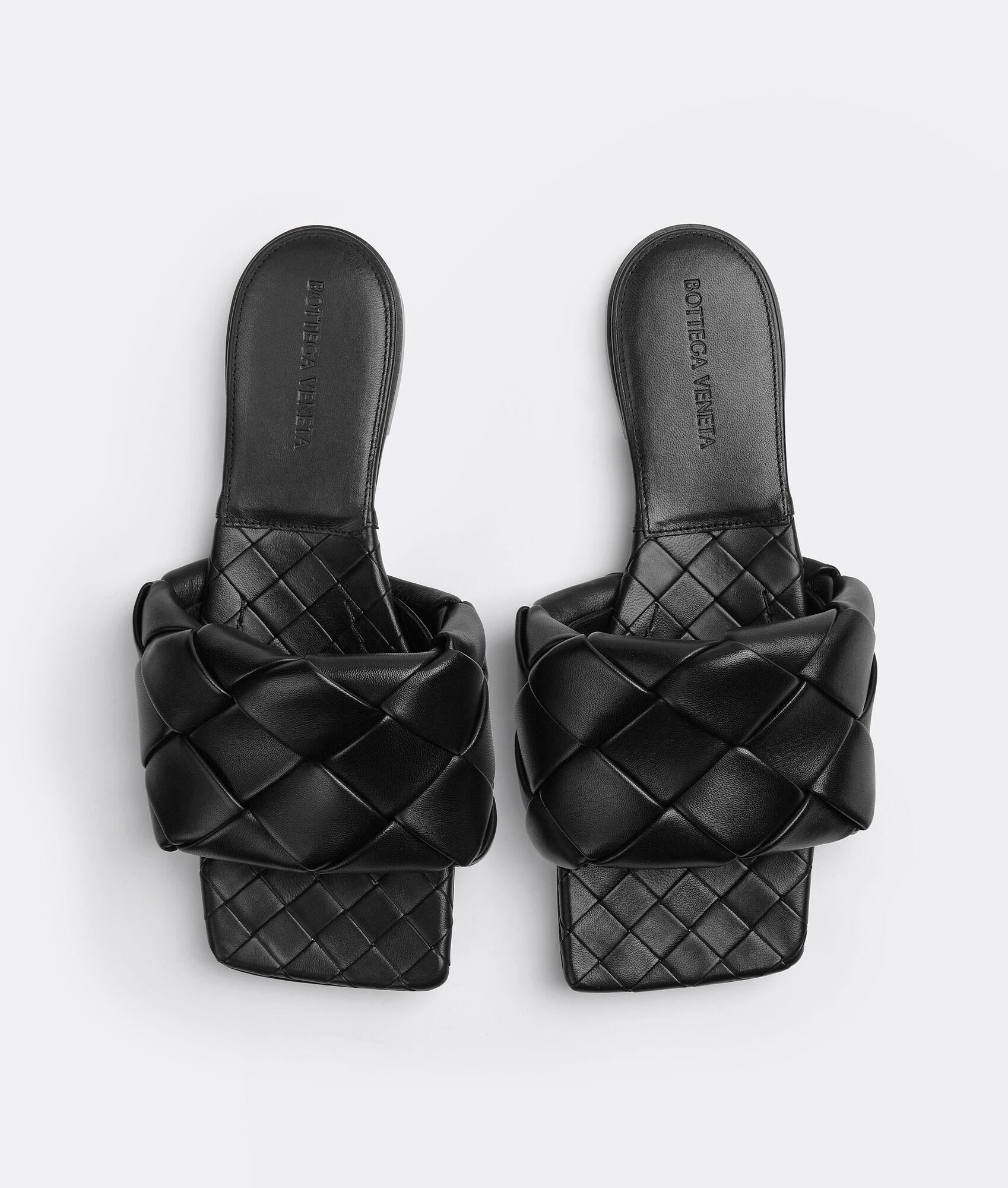 Bottega Veneta Lido Flat Sandal in Black Sz 37 For Sale 1