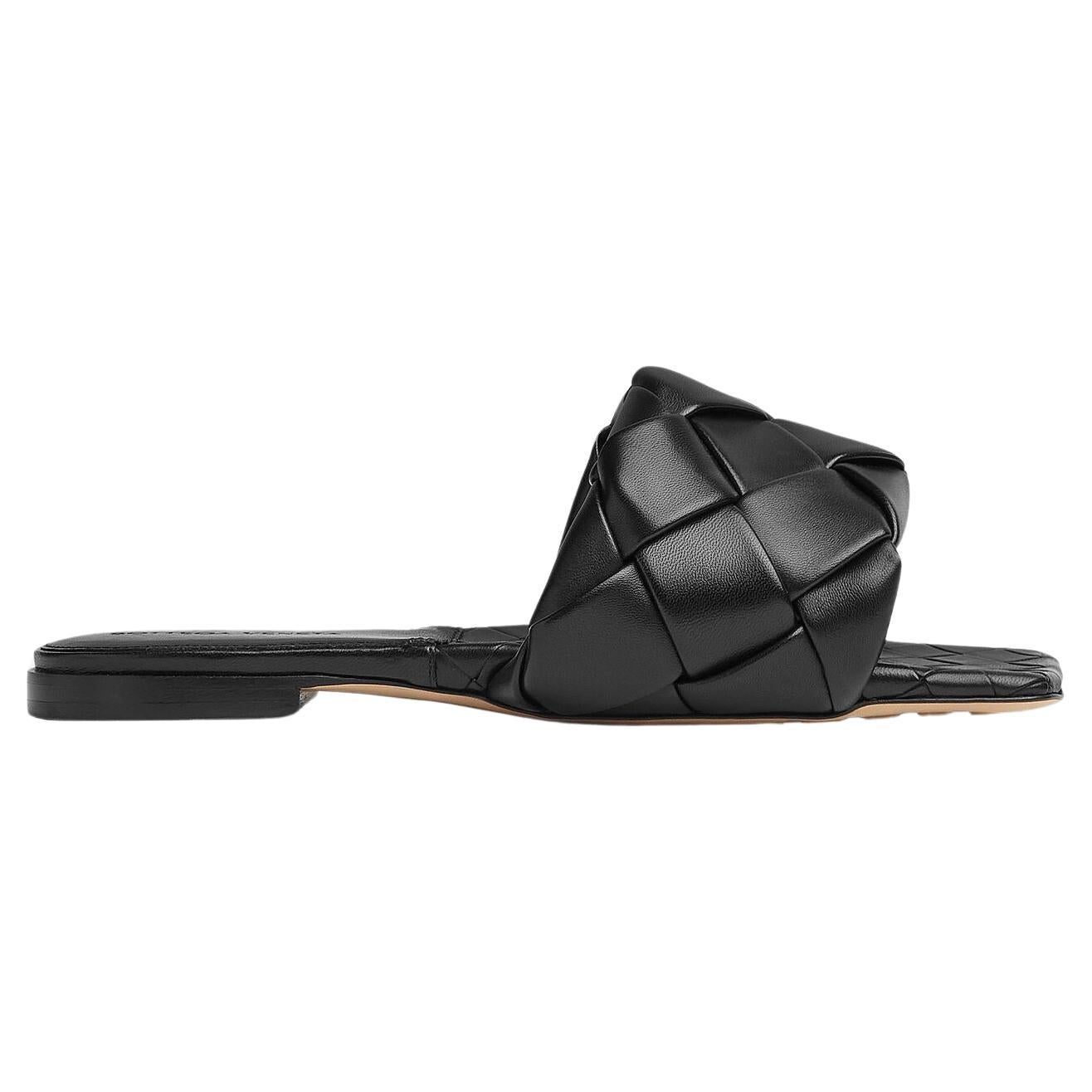 Bottega Veneta Lido Flat Sandal in Black Sz 37 For Sale