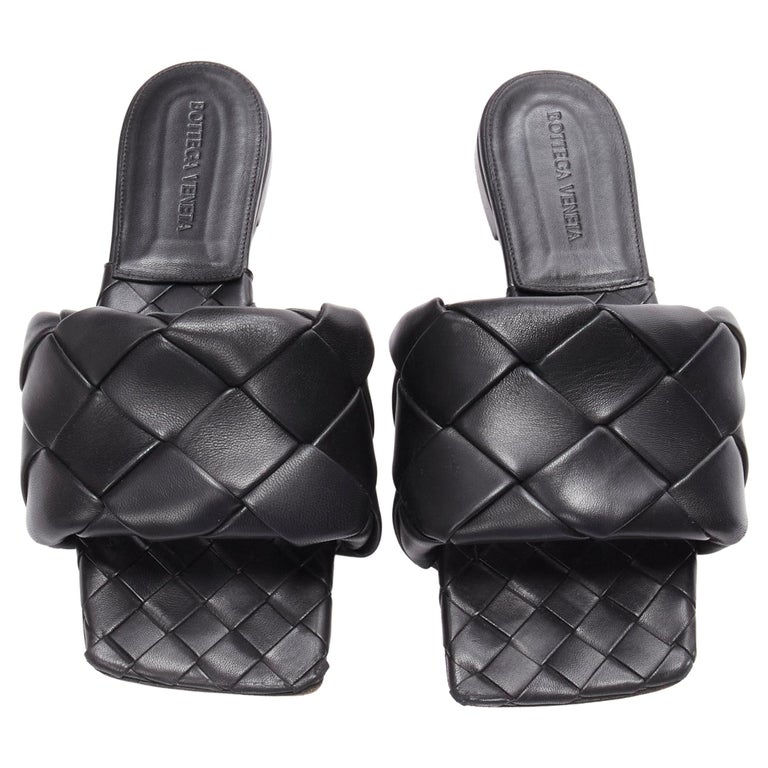 BOTTEGA VENETA Lido intrecciato maxi woven leather padded flat sandals EU37  For Sale at 1stDibs