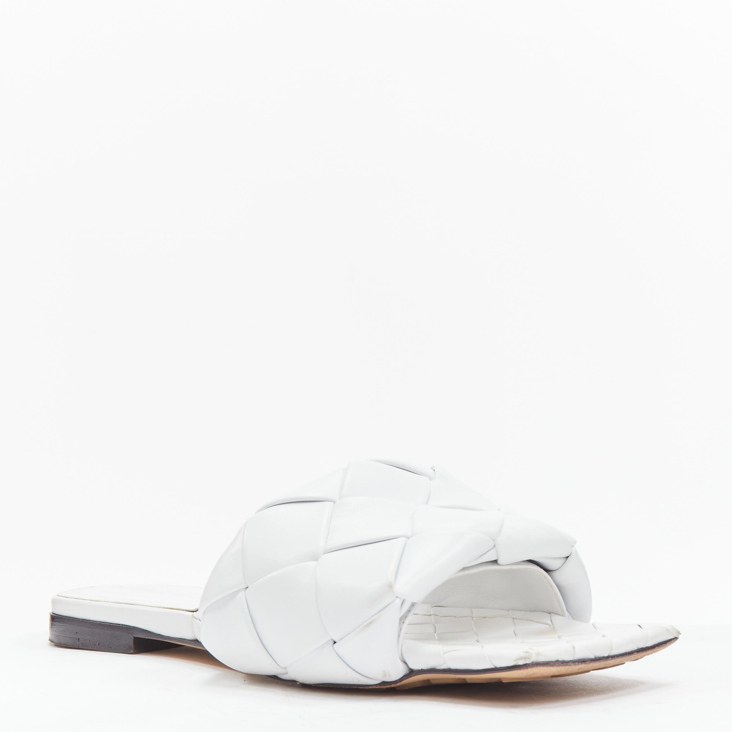 Gray BOTTEGA VENETA Lido maxi intrecciato woven leather padded flat sandals EU37 For Sale