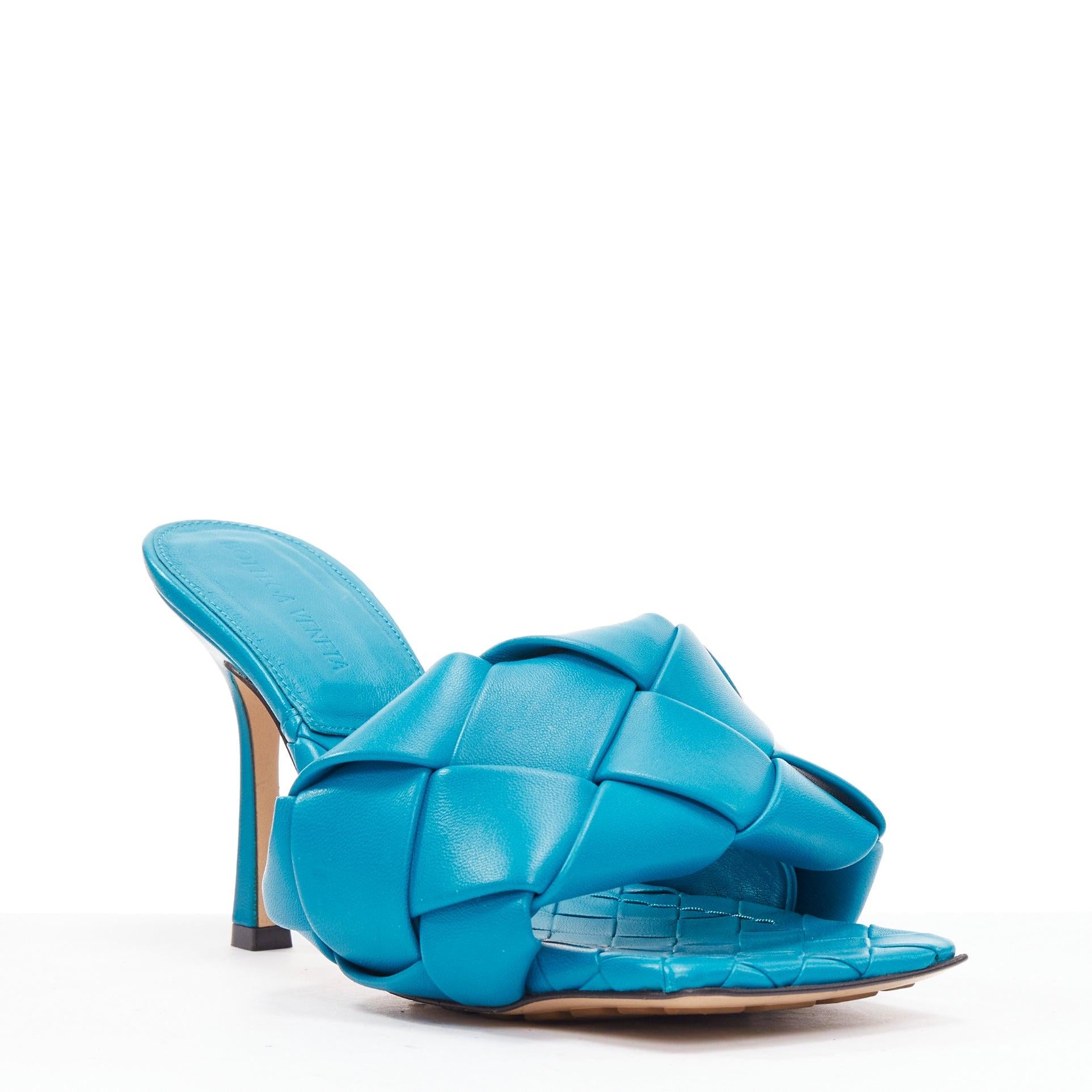 BOTTEGA VENETA Lido Maxi Intrecciato mules à talon bobine en cuir tressé EU36
Référence : LNKO/A02370
Marque : Bottega Veneta
Modèle : Lido
MATERIAL : Cuir
Couleur : Bleu
Motif : Solide
Fermeture : Slip On
Doublure : Cuir bleu
Fabriqué en :