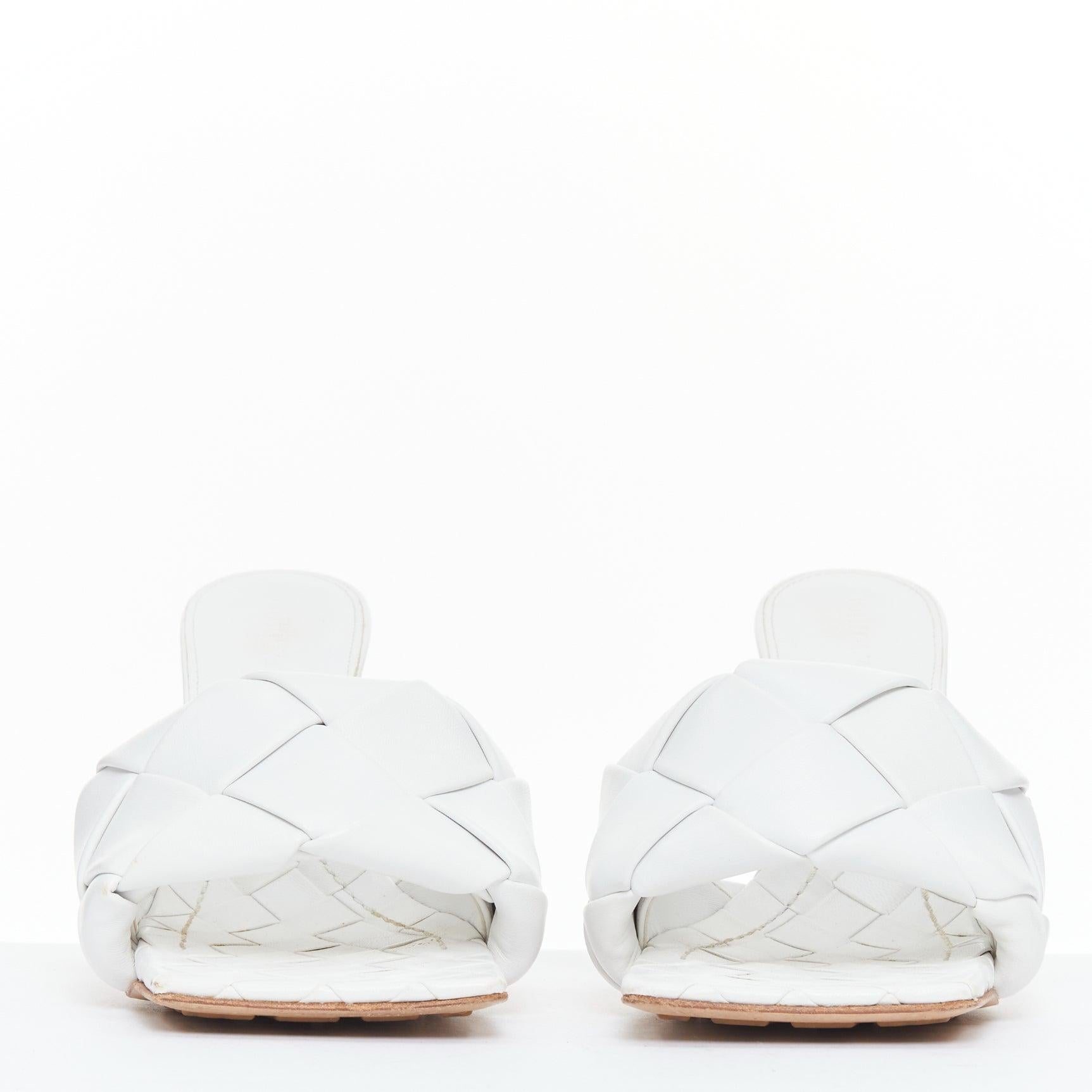 Gris BOTTEGA VENETA Lido Blanc Optique maxi talons mules en agneau tressé EU37 en vente