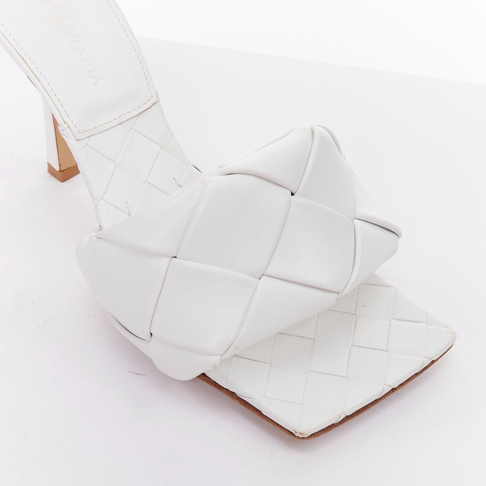 BOTTEGA VENETA Lido Blanc Optique maxi talons mules en agneau tressé EU37 en vente 2