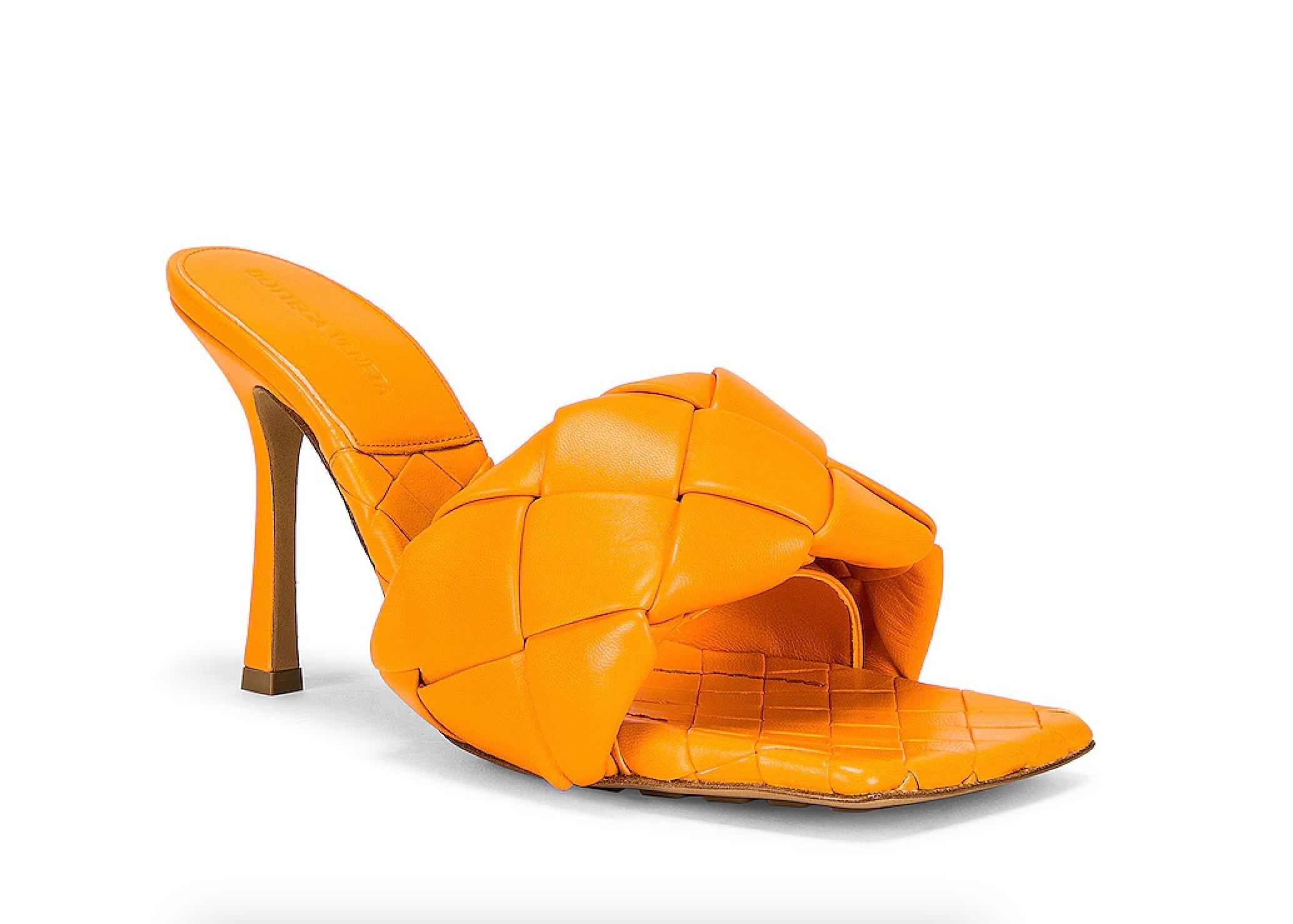 Bottega Intreccio classique, tige en cuir d'agneau et semelle en cuir injecté de caoutchouc.
Fabriquées en Italie. Doublure en cuir d'agneau avec logo Bottega Veneta en relief. Bout carré angulaire.
Neuf, jamais porté, livré avec son emballage