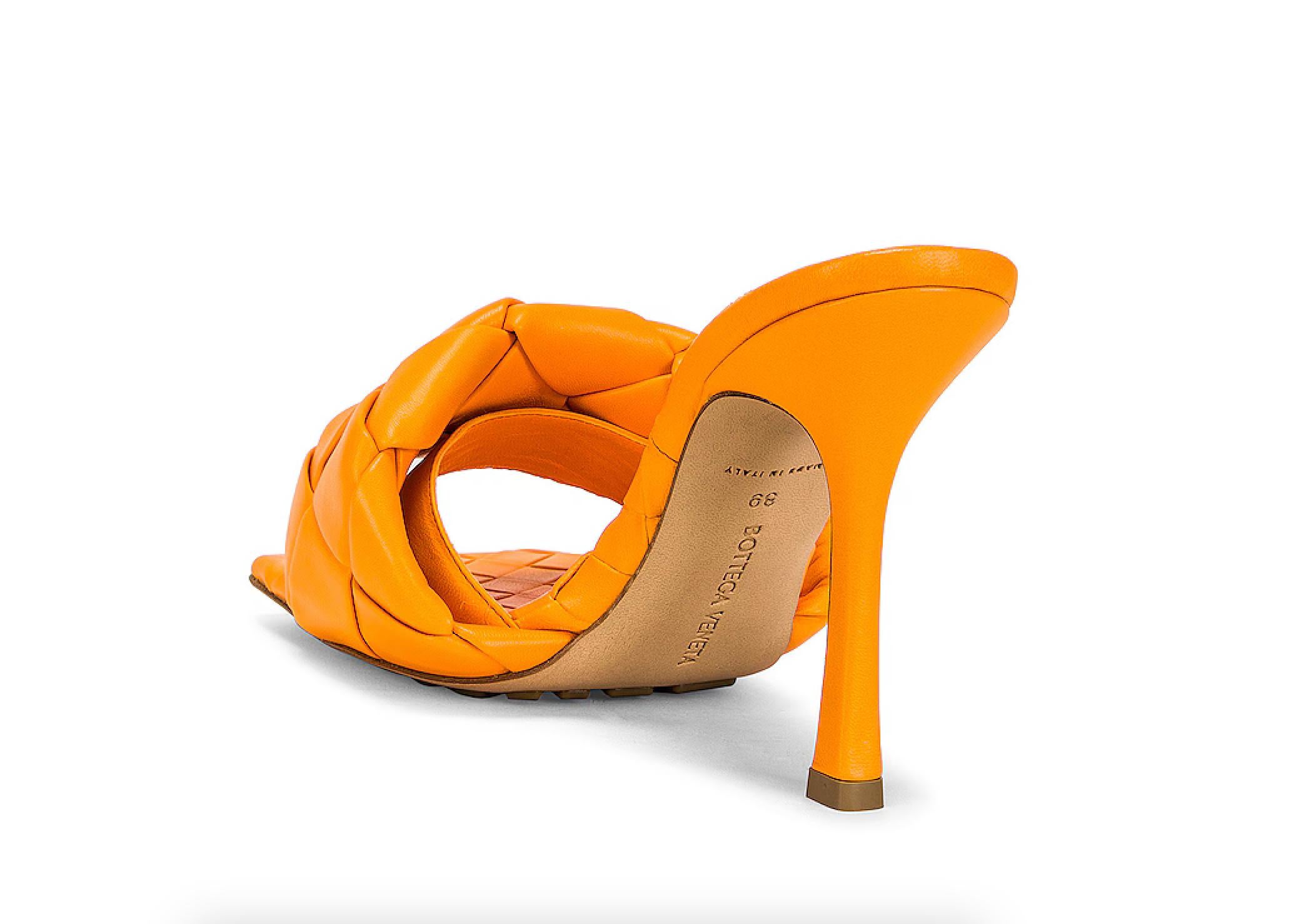 Bottega Veneta Lido Sandals in Tangerine Sz 36 In New Condition For Sale In Paradise Island, BS