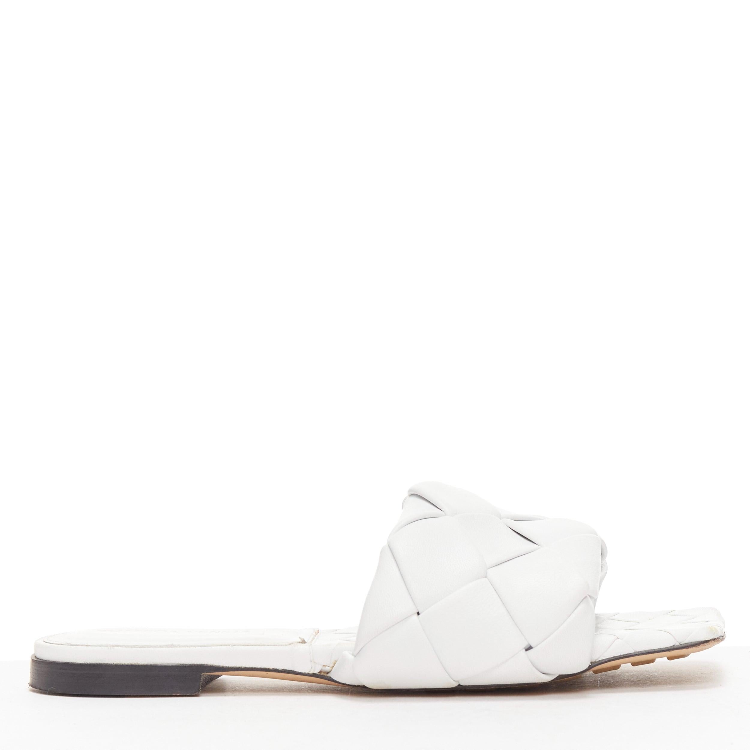 BOTTEGA VENETA Chanclas con puntera cuadrada de piel blanca intrecciato Lido EU37
Referencia: KYCG/A00044
Marca: Bottega Veneta
Diseñador: Daniel Lee
Model No: Lido
Material: Piel
Color: Blanco, Negro
Patrón: Sólido
Cierre: Slip On
Forro: Piel