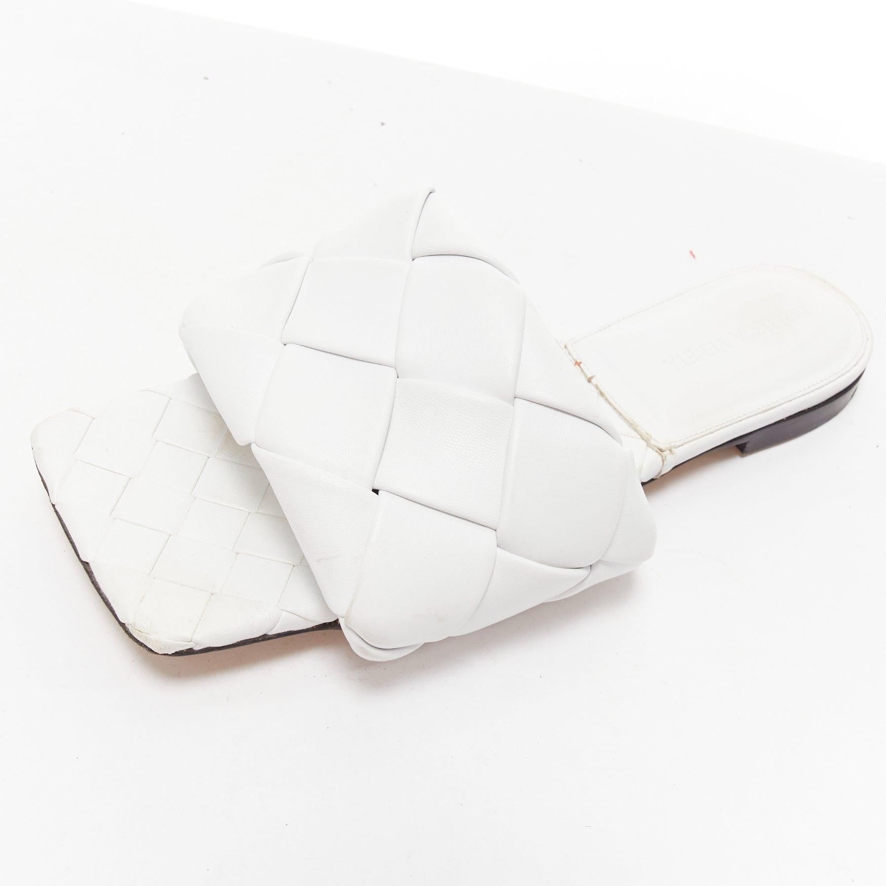 BOTTEGA VENETA Chaussures à bout carré en cuir tressé intrecciato blanc Lido EU37 en vente 4