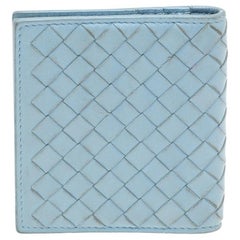 Hellblaue Intrecciato-Leder-Brieftasche von Bottega Veneta